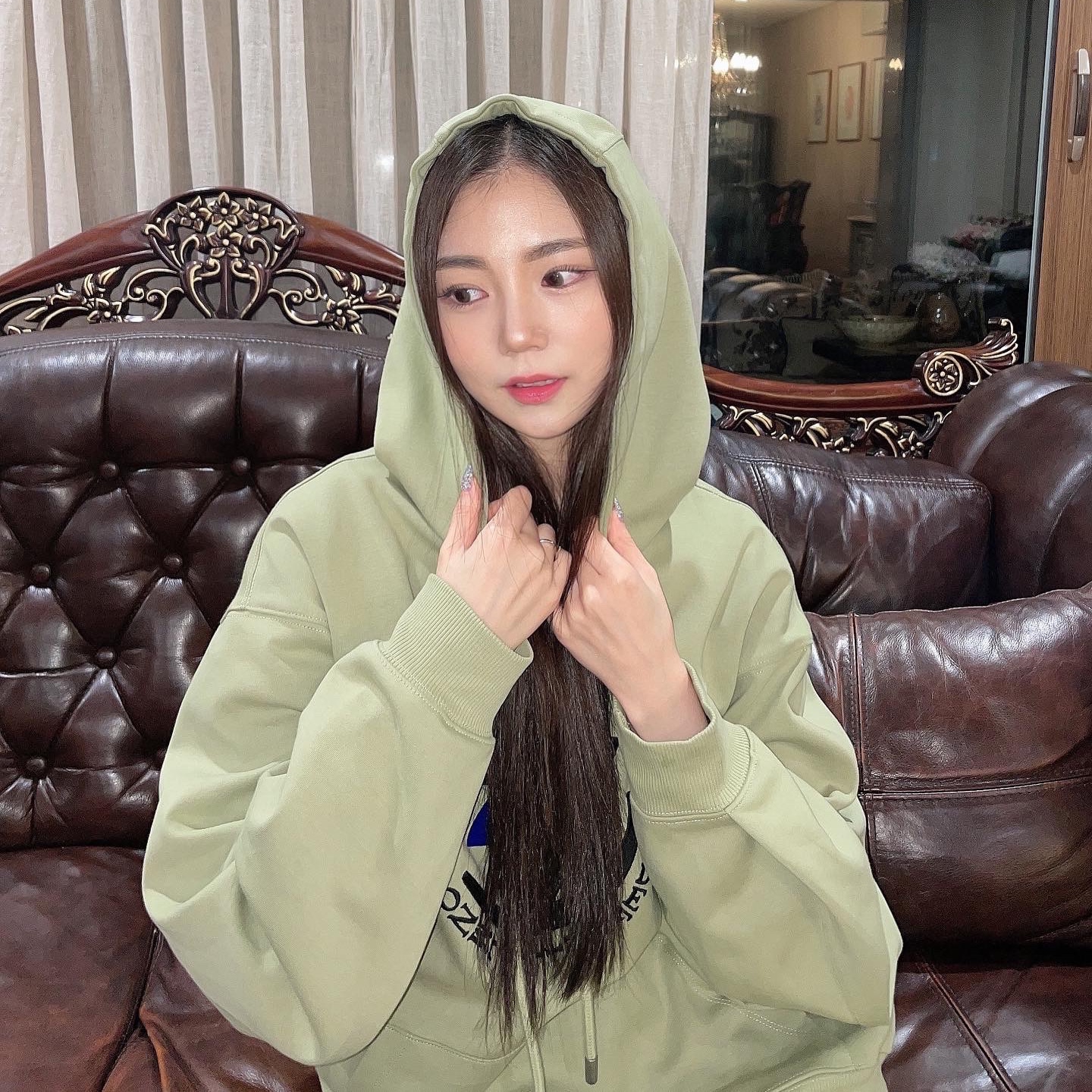 Zara x Ader Error Embroidery Hooded Sweatshirt Light Green, Zara x Ader Error Jogger Pants Light Green 착용 스타일 - 1