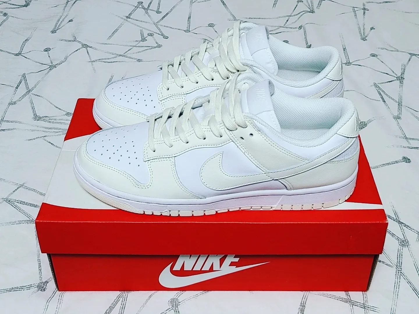 (W) Nike Dunk Low White and Sail 착용 스타일 - 2