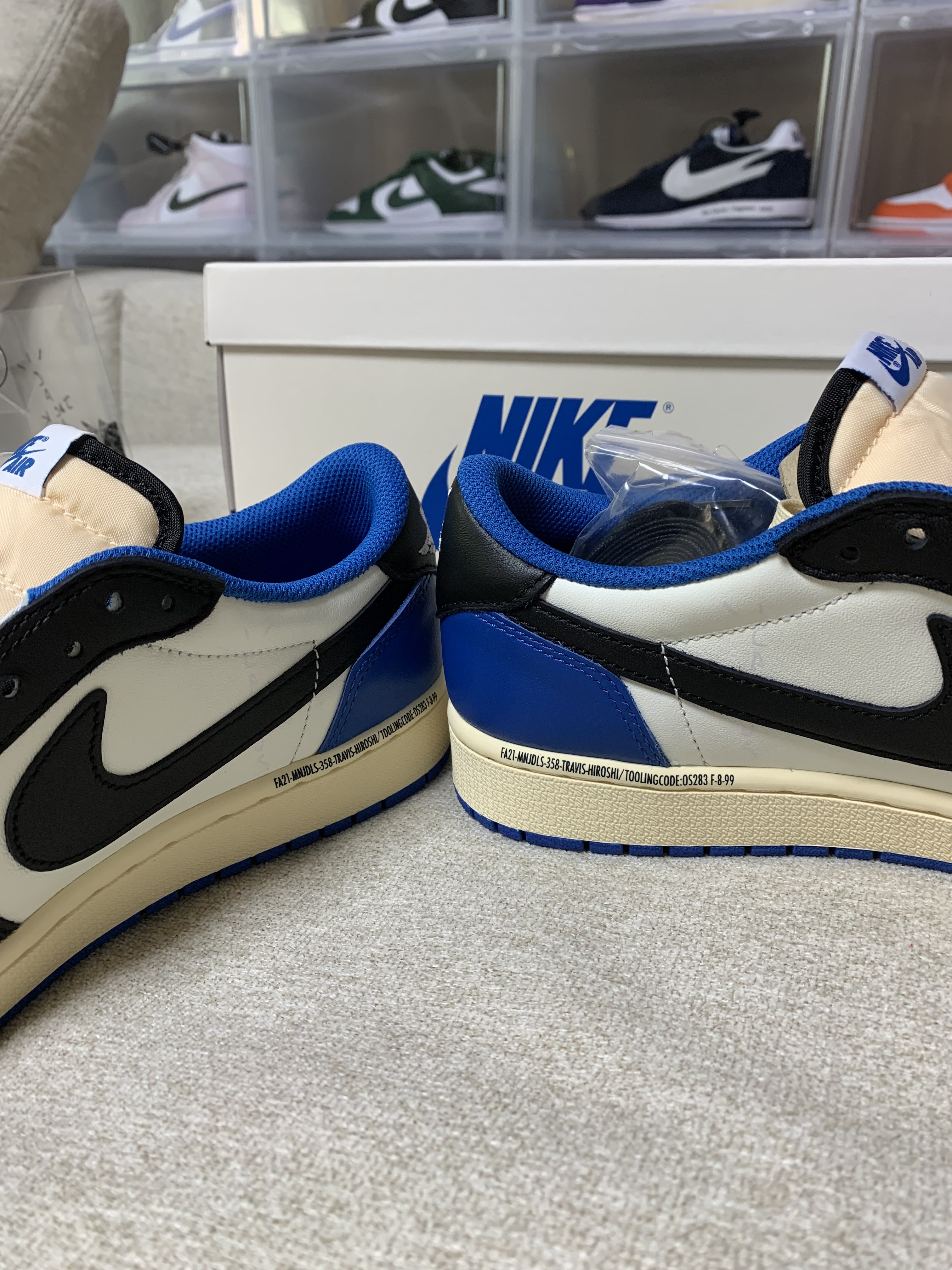 Jordan 1 x Travis Scott x Fragment Retro Low OG SP Military Blue 착용 스타일 - 3