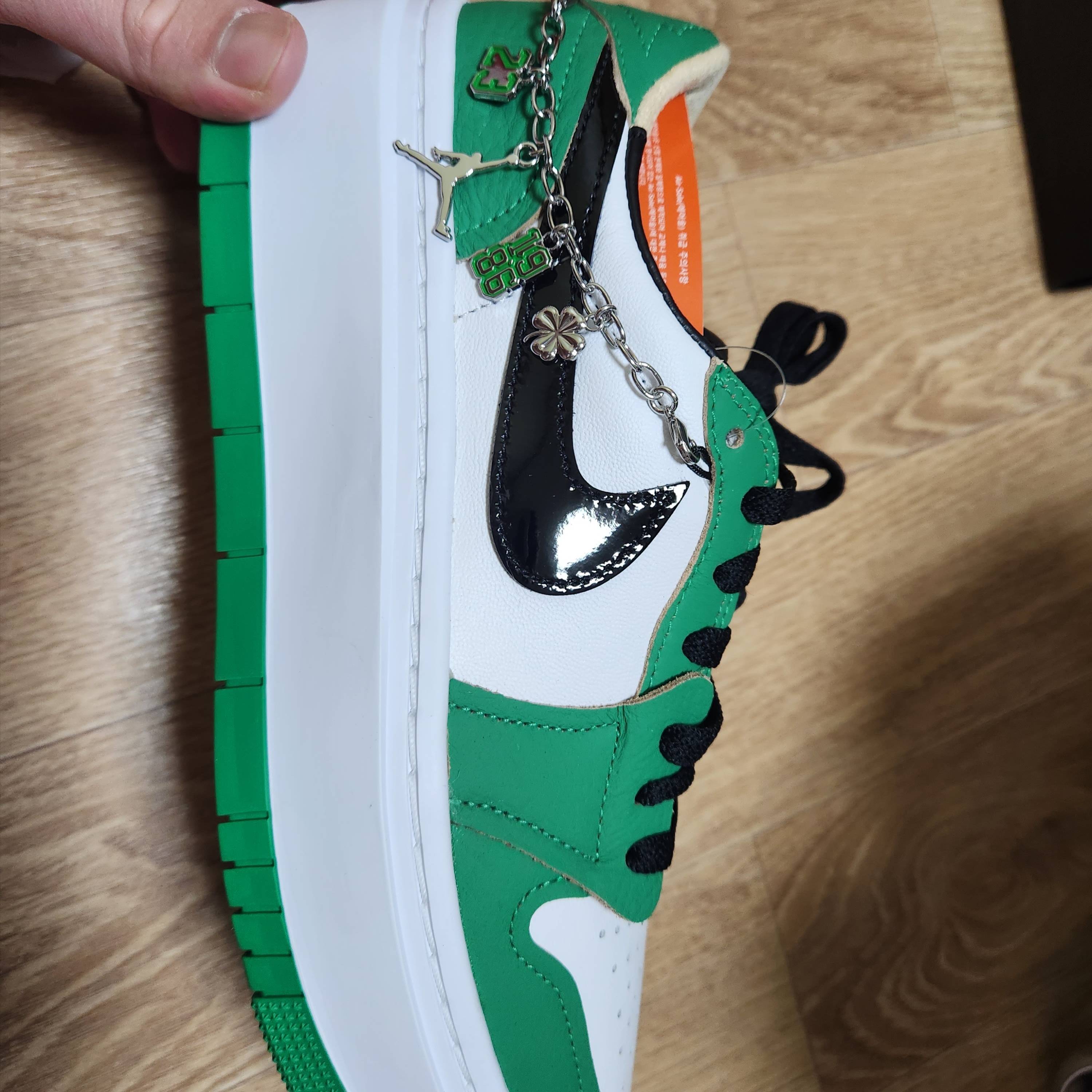 (W) Jordan 1 Elevate Low SE Lucky Green 착용 스타일 - 2