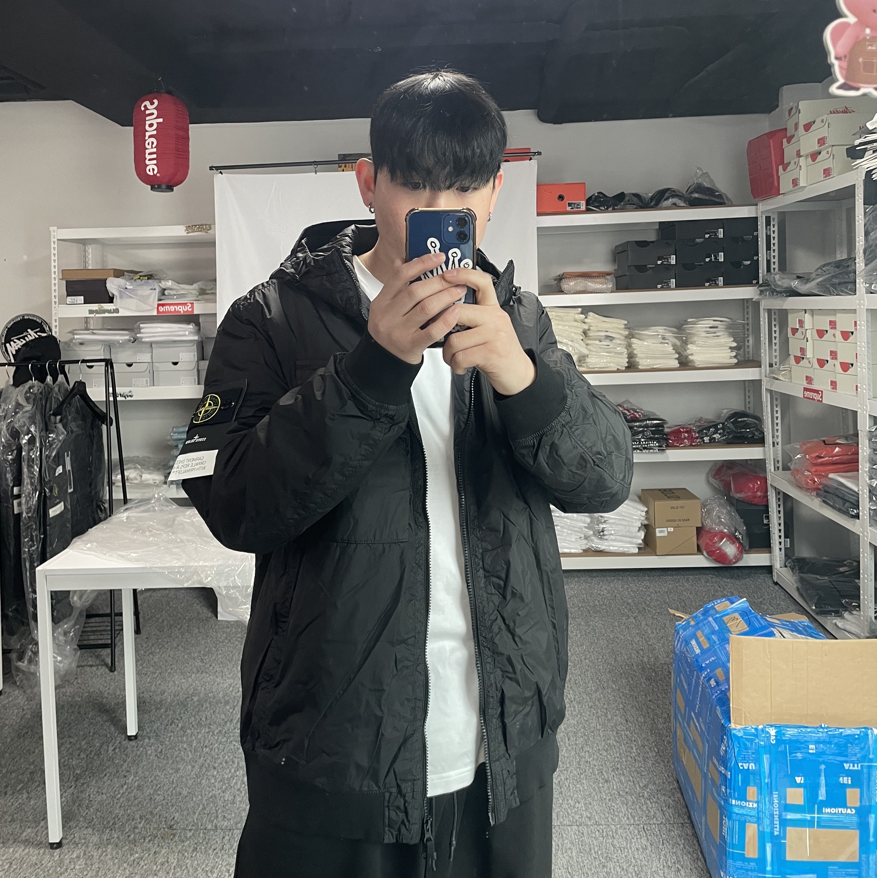 Stone Island 40723 Crinkle Reps Hooded Down Jacket Black - 22FW 착용 스타일