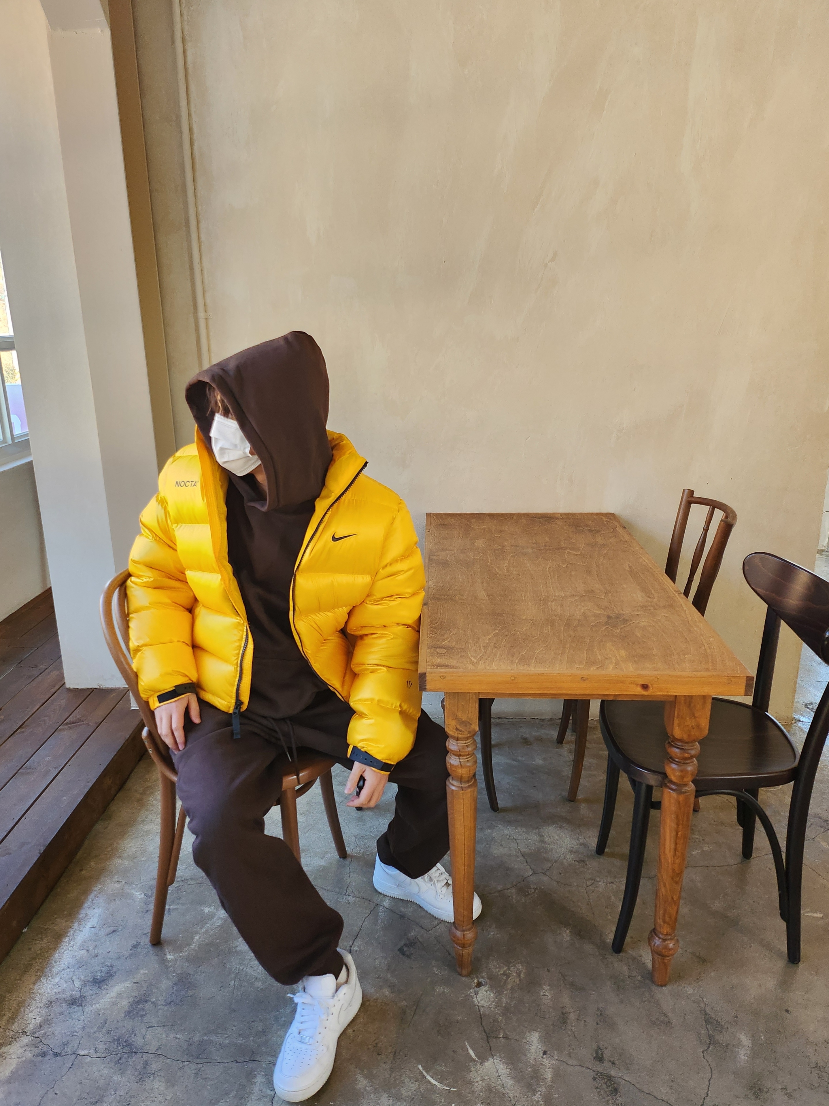 Nike x Drake Nocta Puffer Jacket University Gold - Asia, IAB Studio Hoodie Brown 착용 스타일 - 3