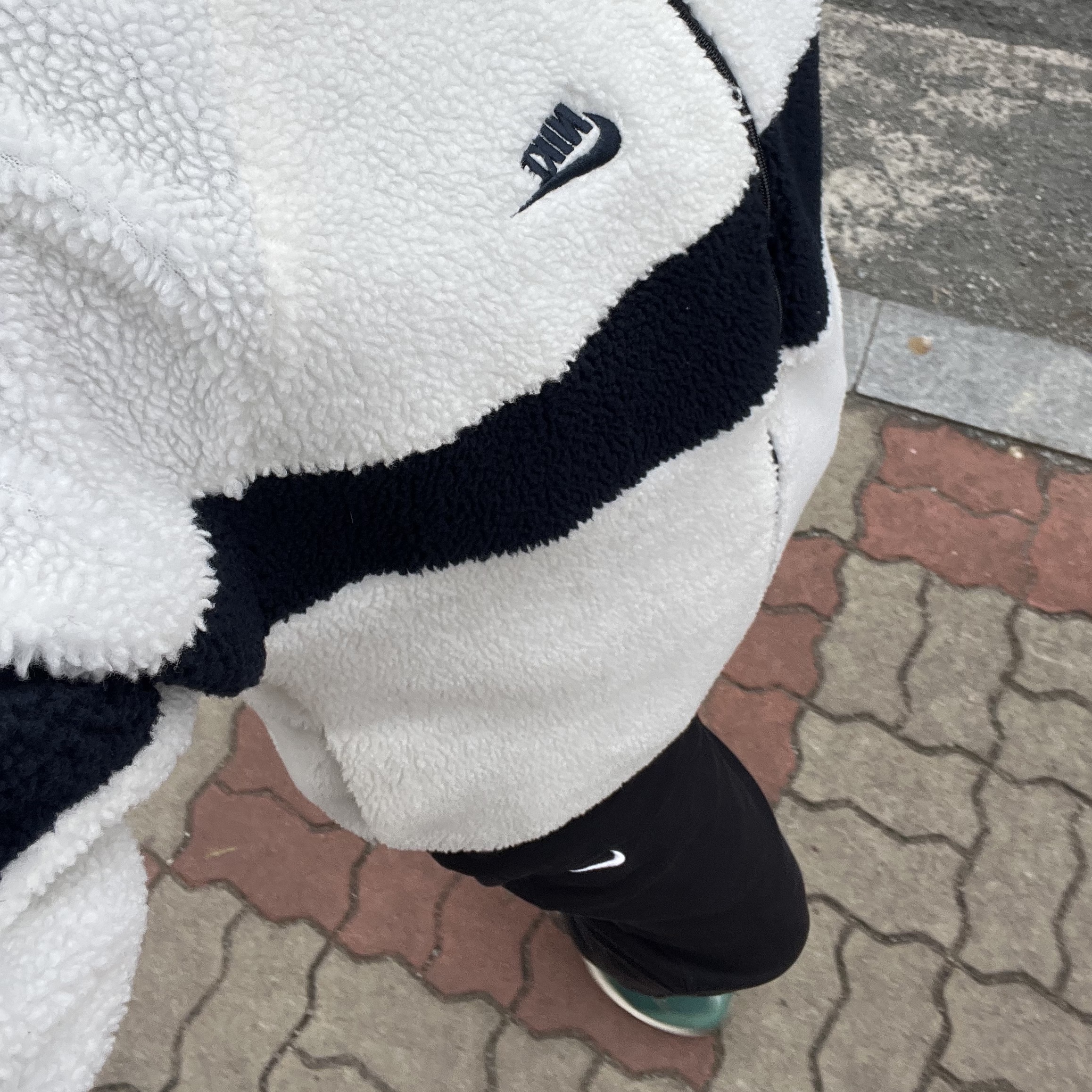 Nike Big Swoosh Full Zip Jacket White Navy, Nike NRG Solo Swoosh Fleece Pants Black White - Asia 착용 스타일