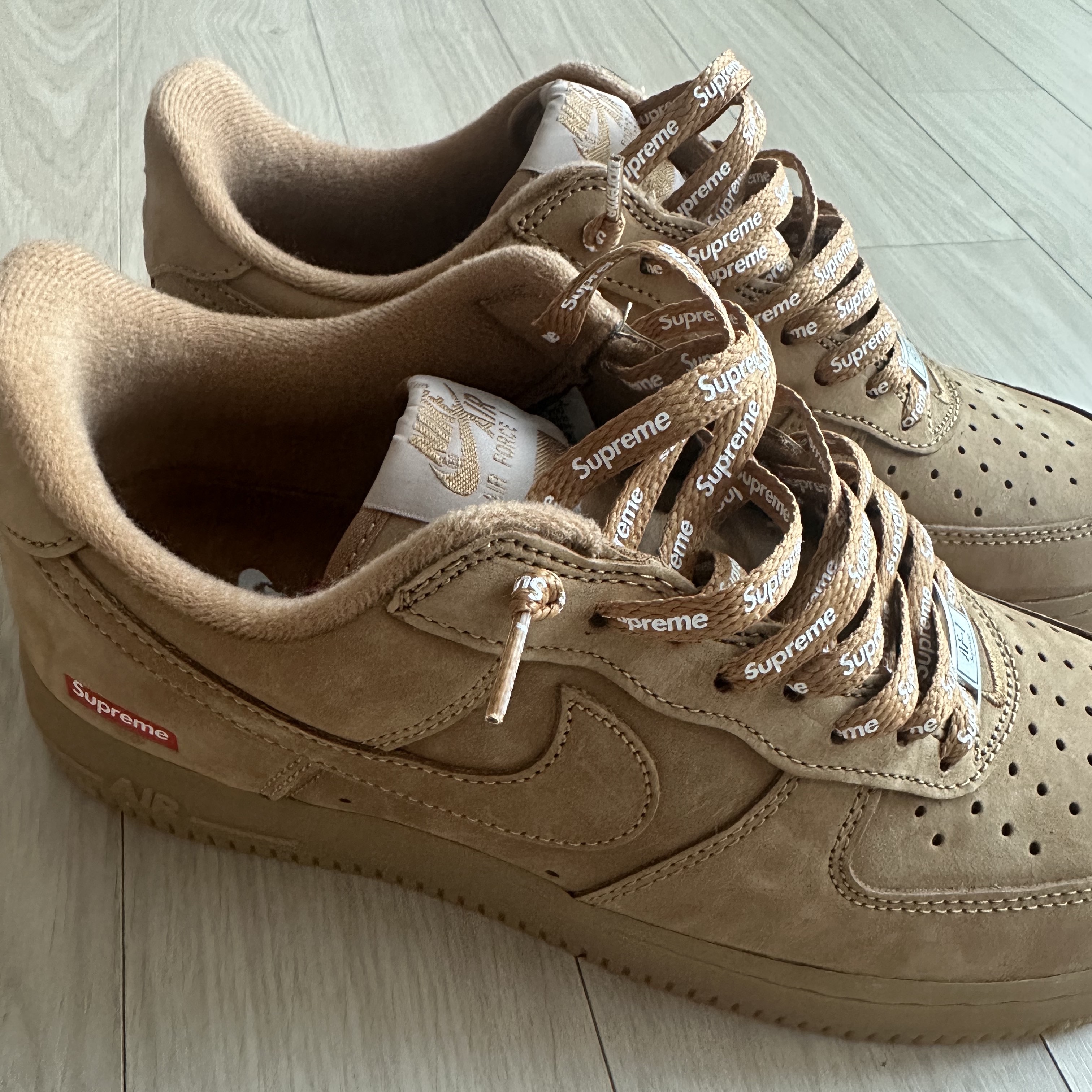 Nike x Supreme Air Force 1 Low Flax 착용 스타일
