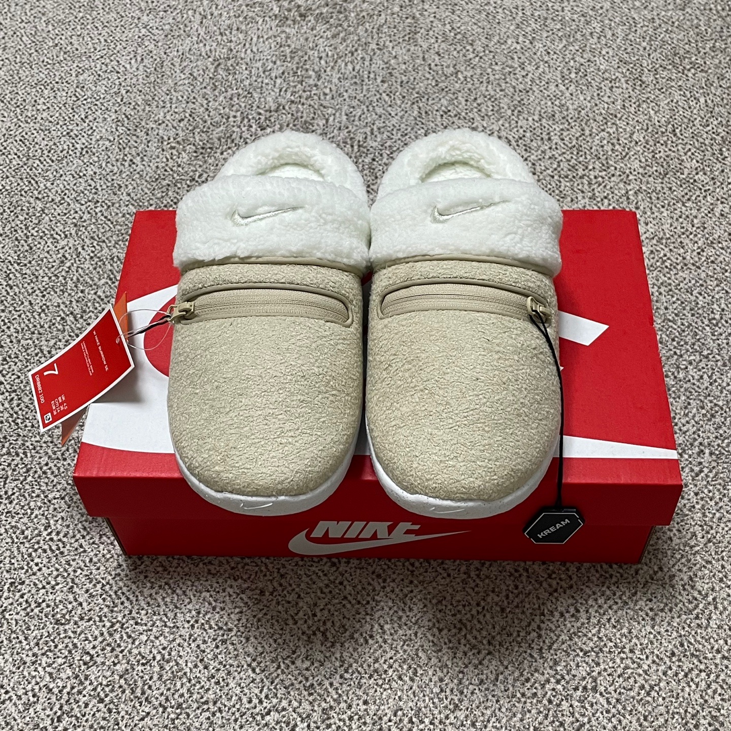 (W) Nike Burrow SE Sanddrift Summit White 착용 스타일 - 2