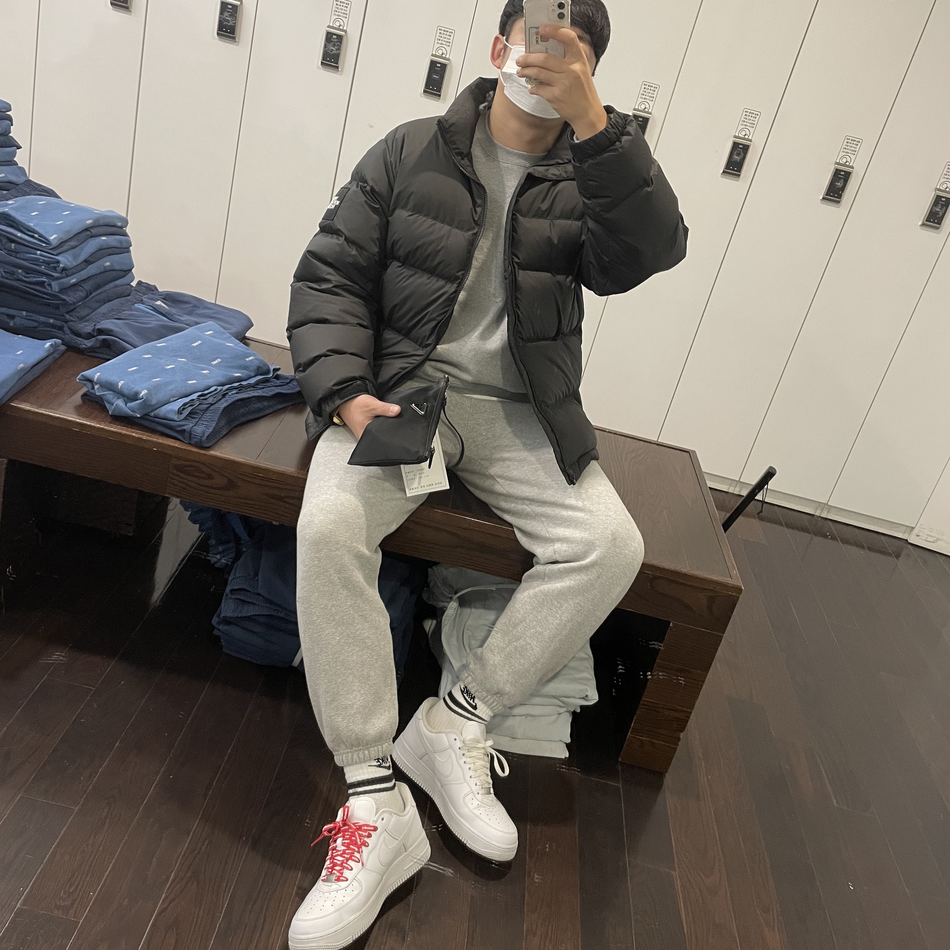 The North Face 1992 Nuptse Jacket Black, Nike x Supreme Air Force 1 Low White 착용 스타일