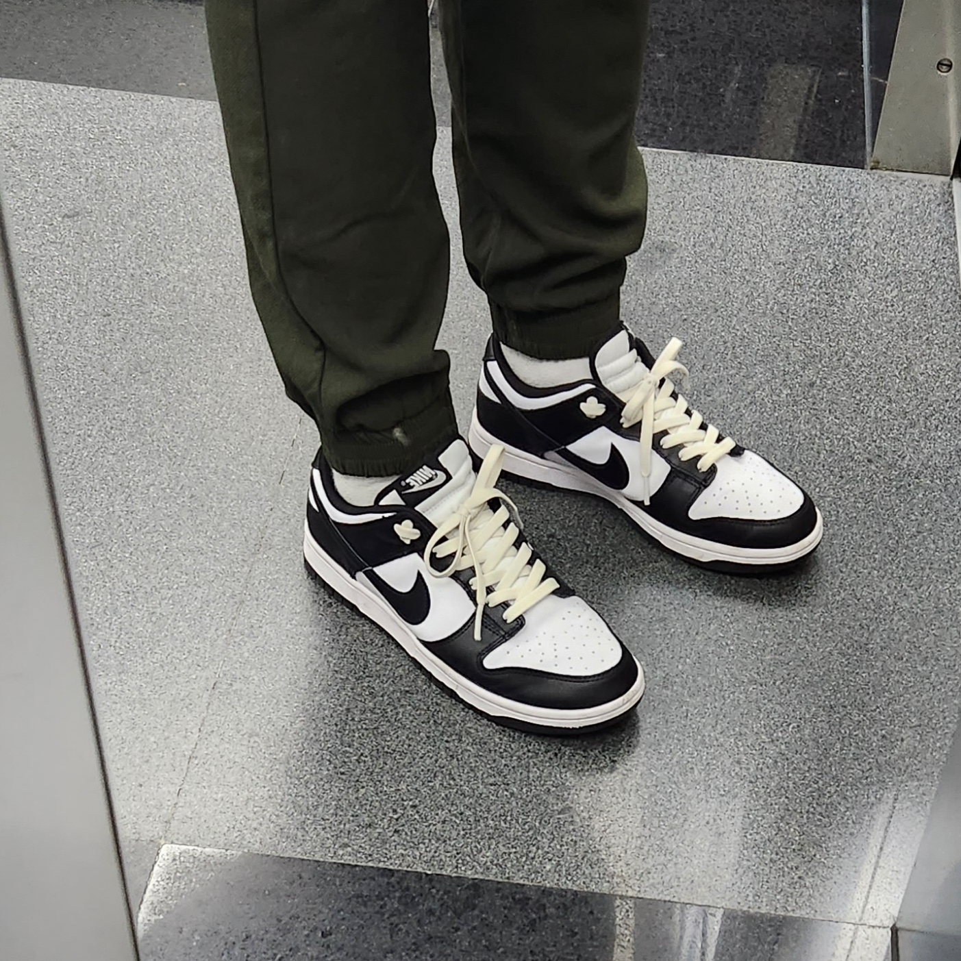 Nike Dunk Low Retro Black 착용 스타일