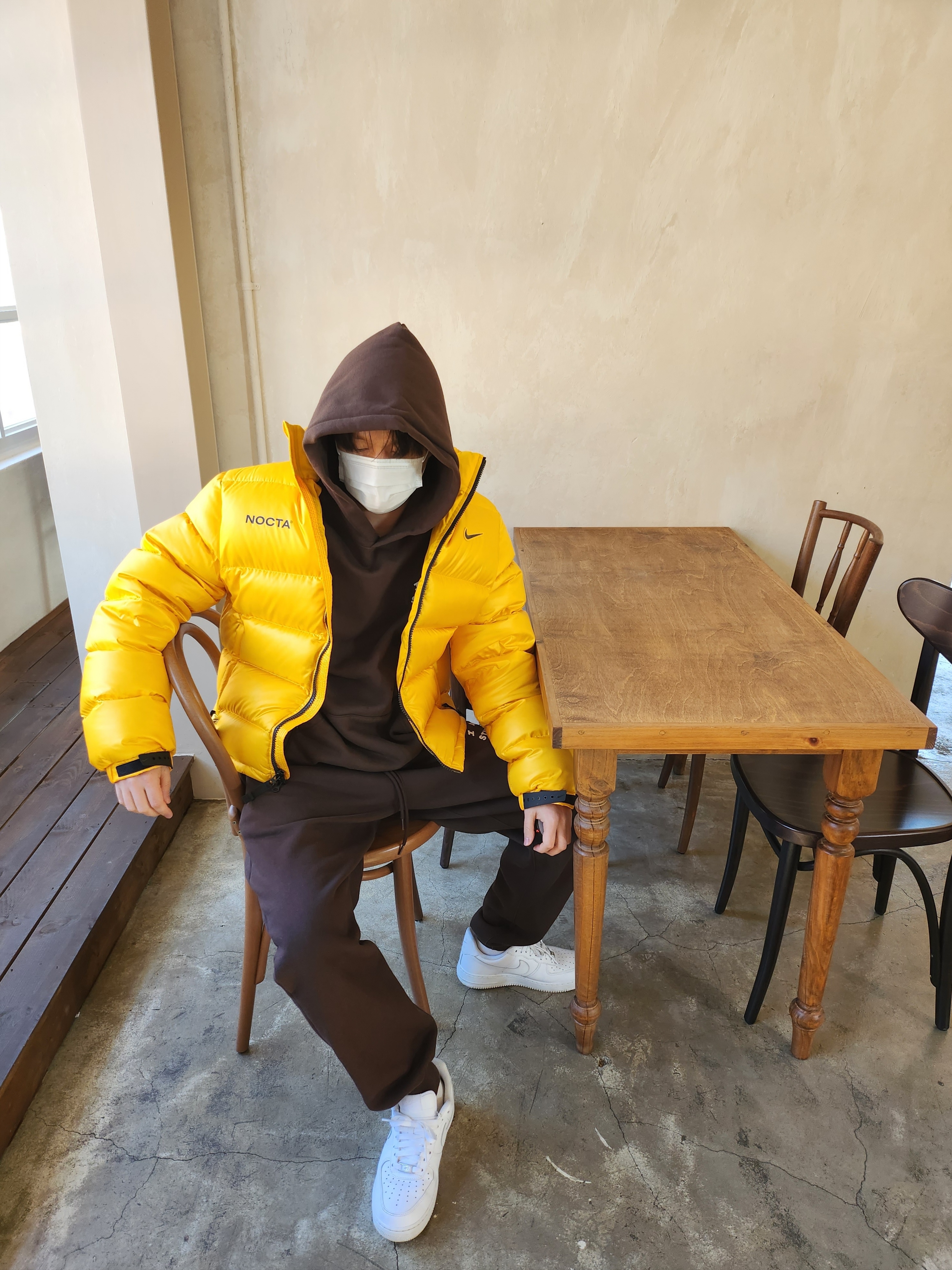 Nike x Drake Nocta Puffer Jacket University Gold - Asia, IAB Studio Hoodie Brown 착용 스타일 - 2