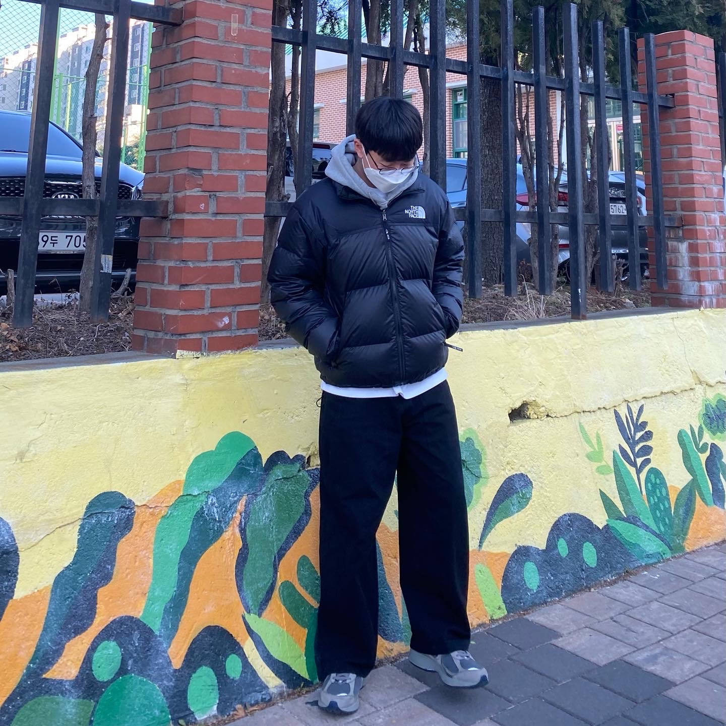 The North Face 1996 Eco Nuptse Jacket Black, Nike x Stussy NRG RA Pullover Hoodie Dark Grey Heather (DJ9488-063) 착용 스타일
