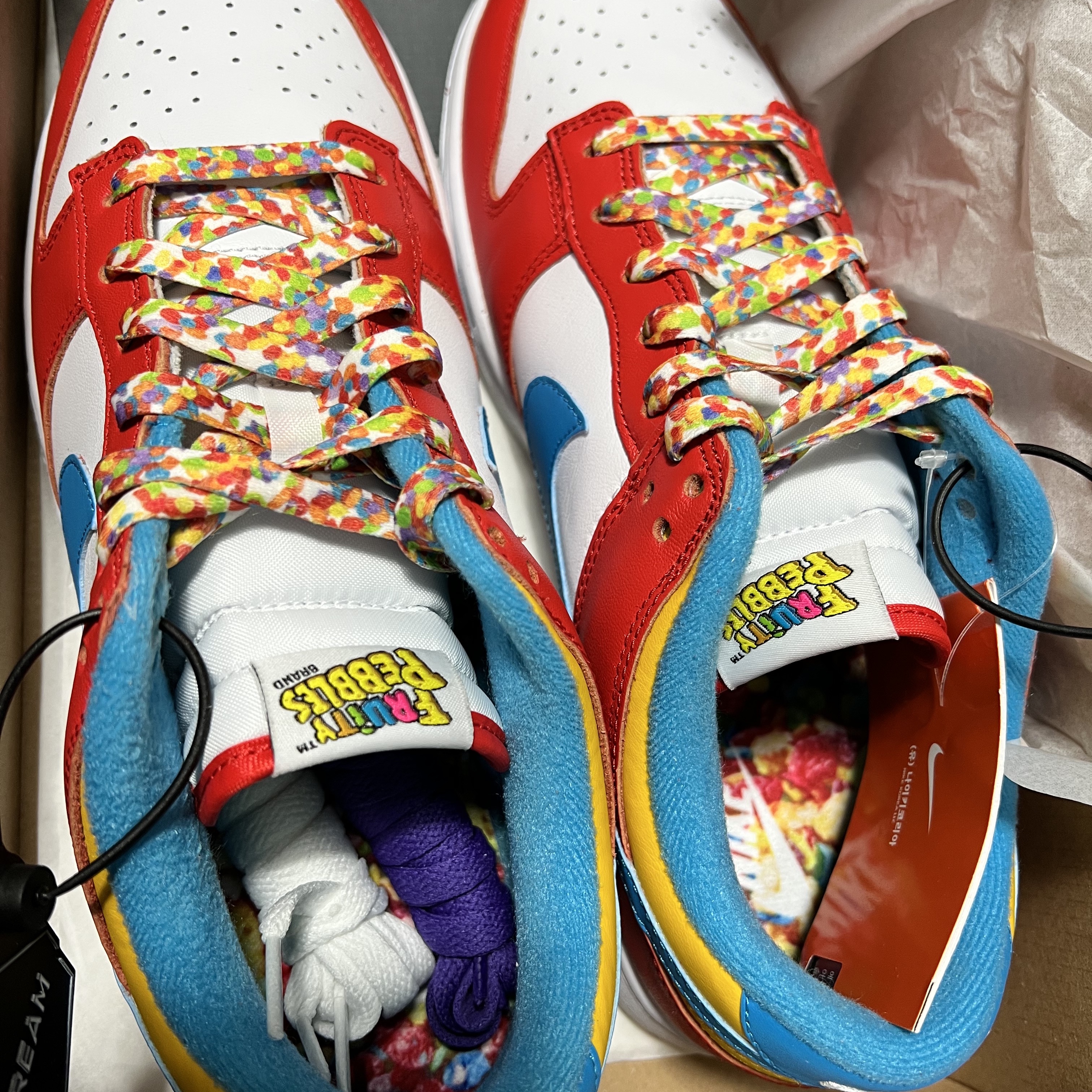 Nike x LeBron James x Fruity Pebbles Dunk Low QS Habanero Red 착용 스타일