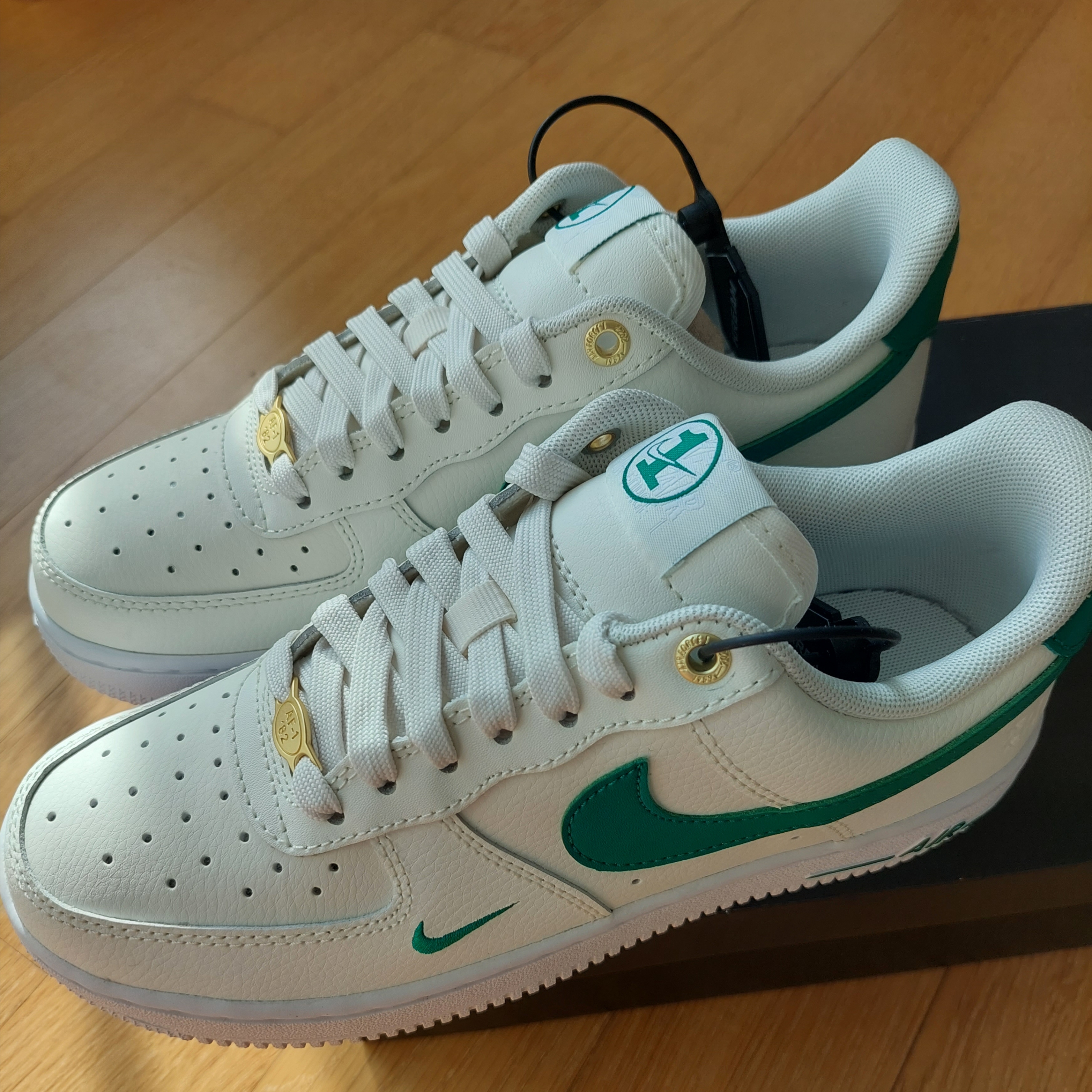 (W) Nike Air Force 1 '07 SE 40th Anniversary Join Forces Sail Malachite 착용 스타일 - 1