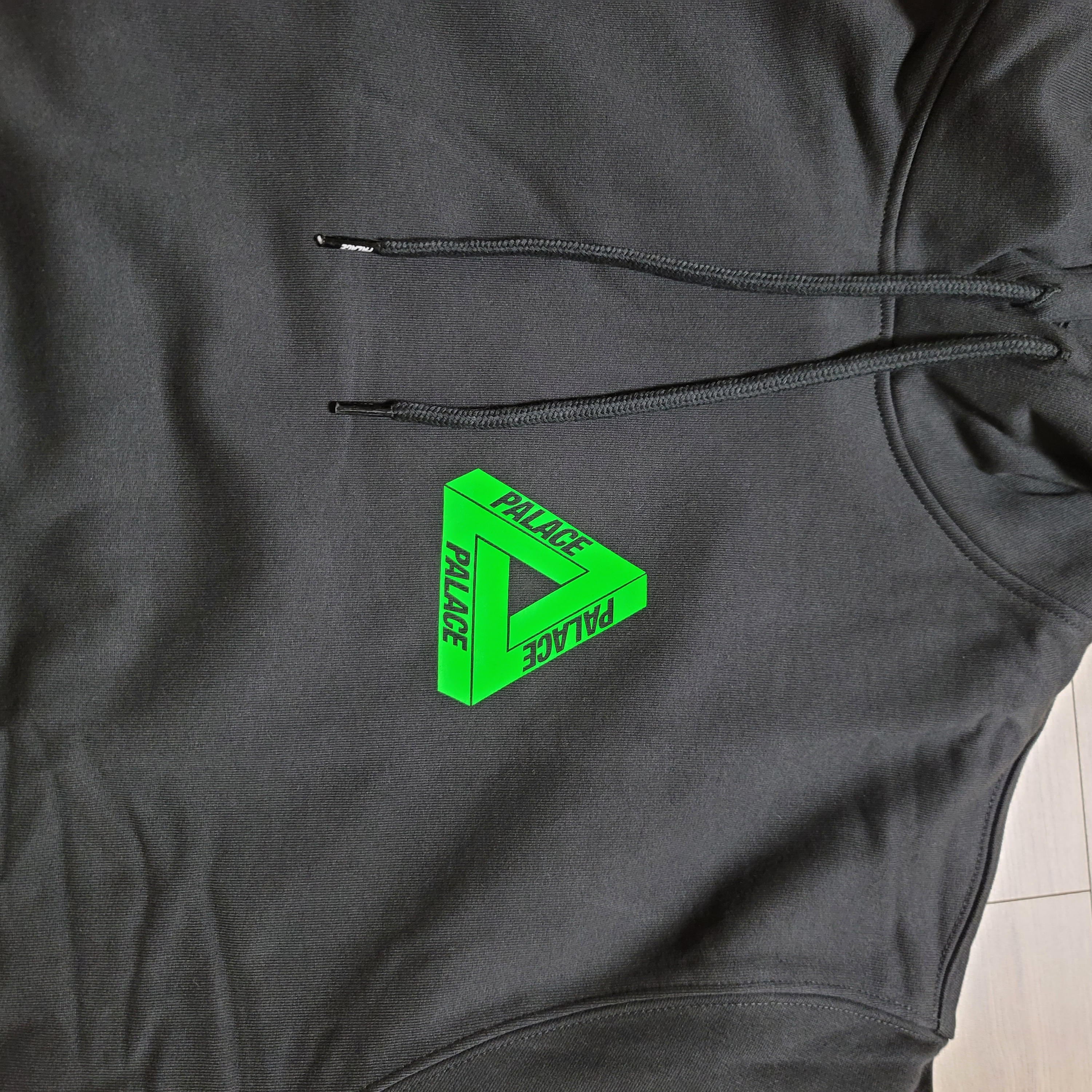 Palace Tri-Lenticular Hood Black - 22FW 착용 스타일 - 1