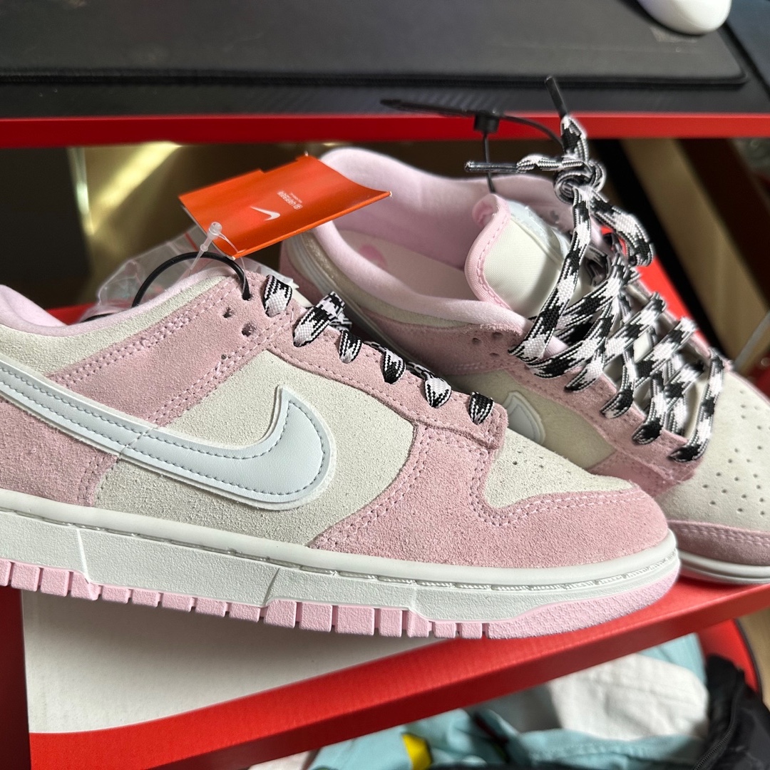 (W) Nike Dunk Low LX Pink Foam 착용 스타일 - 1