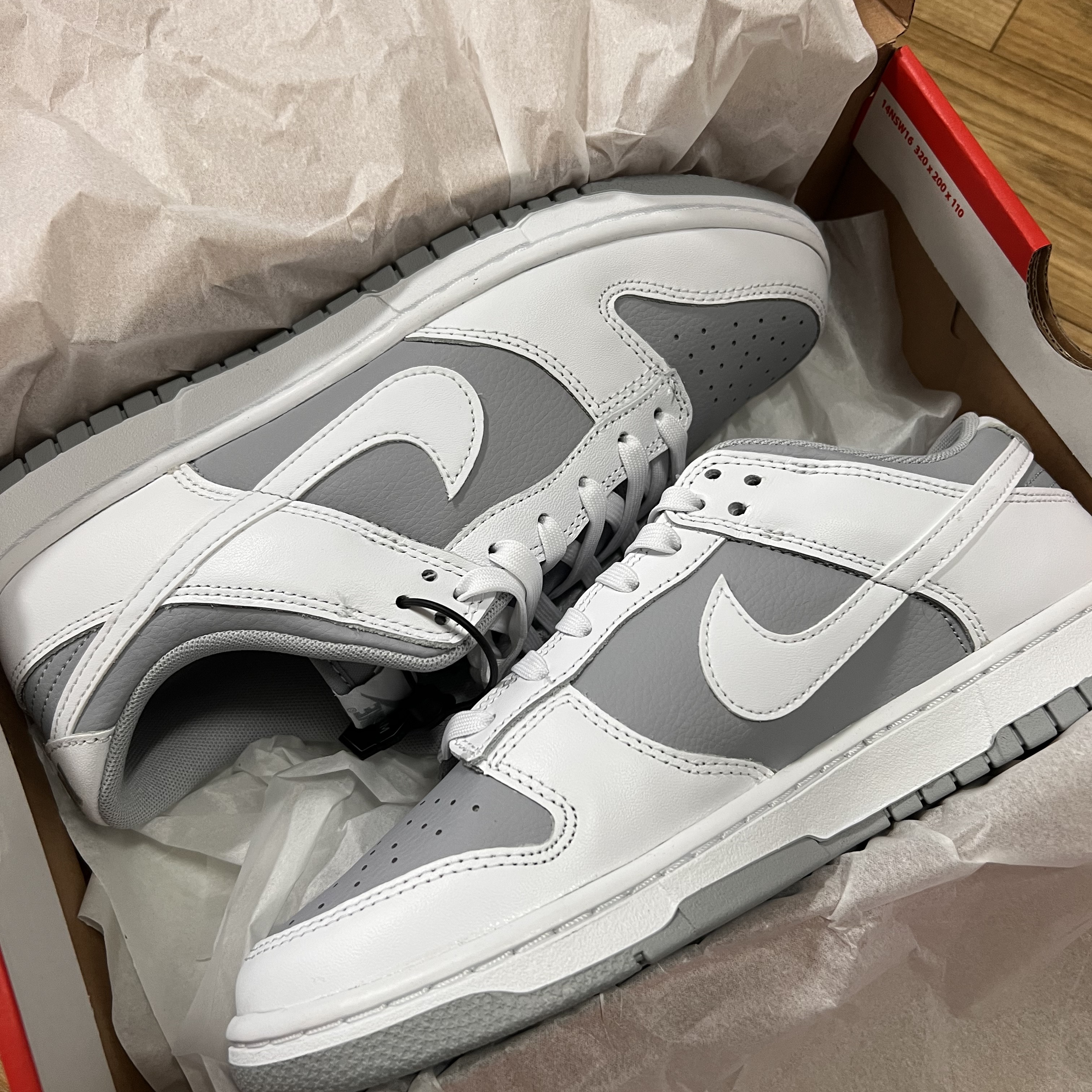 Nike Dunk Low Retro White Neutral Grey 착용 스타일