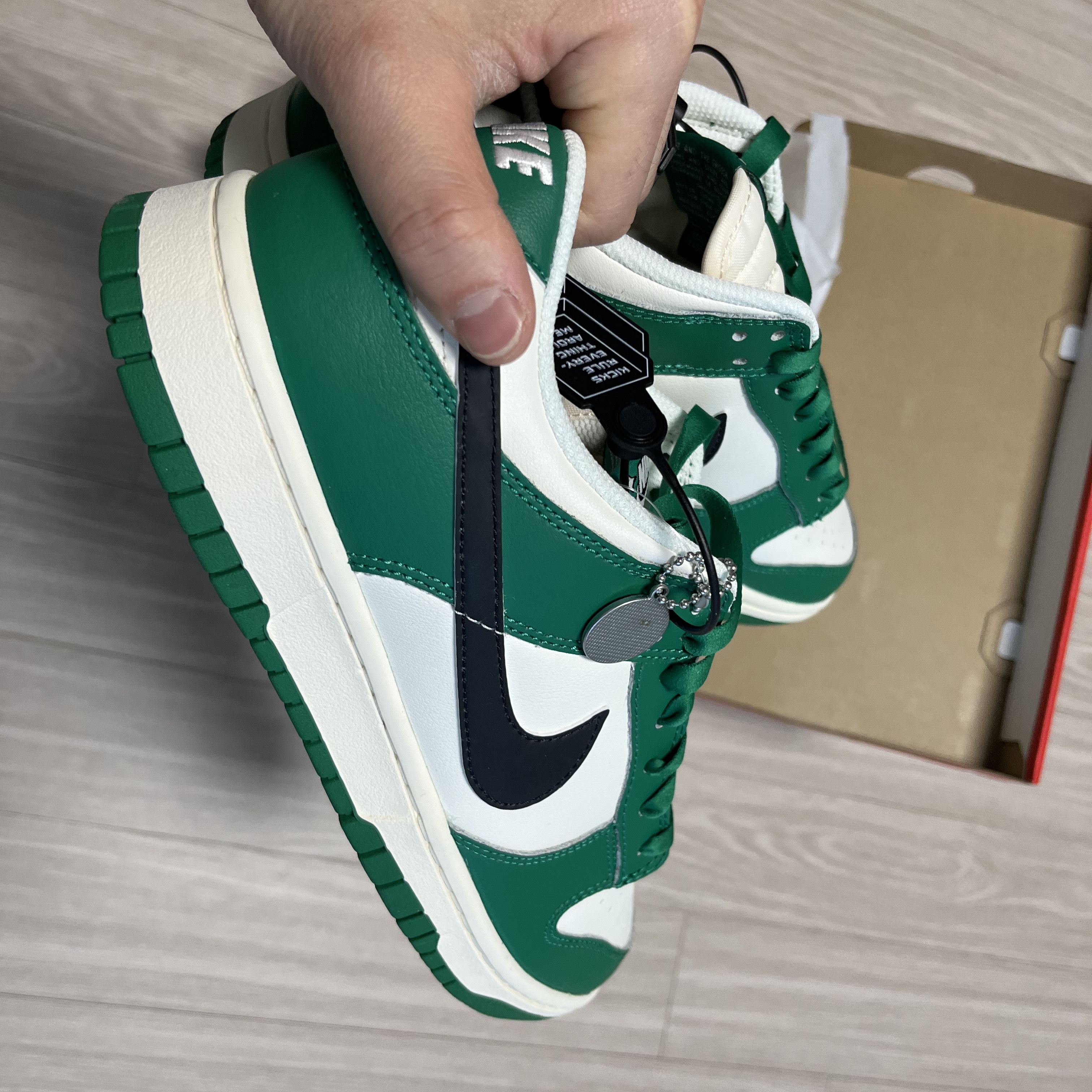 Nike Dunk Low Retro SE Jackpot Malachite 착용 스타일 - 2