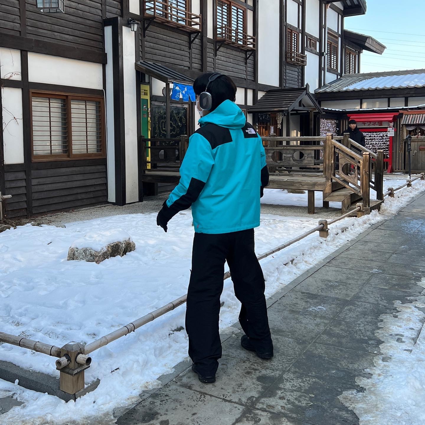 Apple AirPods Max Lightning Space Gray (Korean Ver.), Supreme x The North Face Arc Logo Mountain Parka Teal - 19SS 착용 스타일 - 2