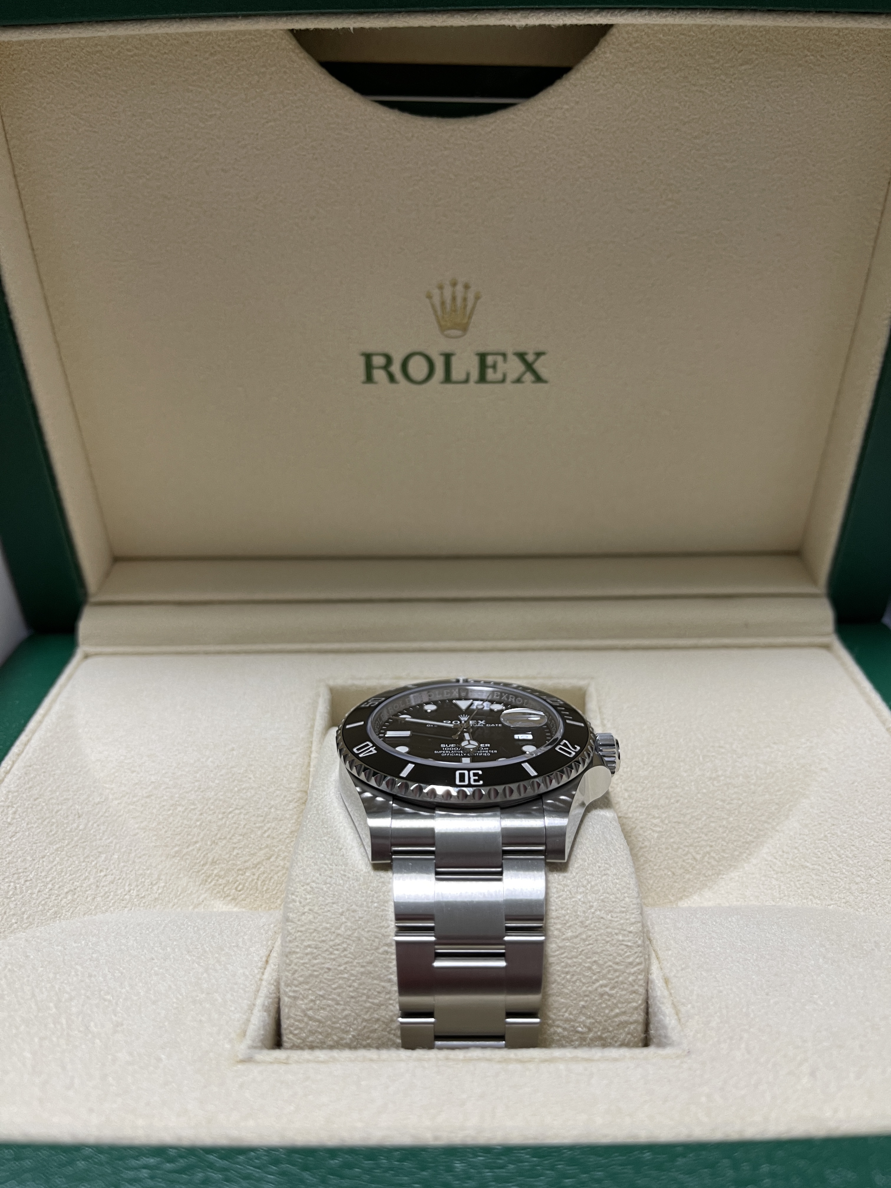 Bang & Olufsen Beoplay A9 4th White (Korean Ver.), Rolex Submariner Date 41mm 126610LN Black Oyster 착용 스타일 - 3
