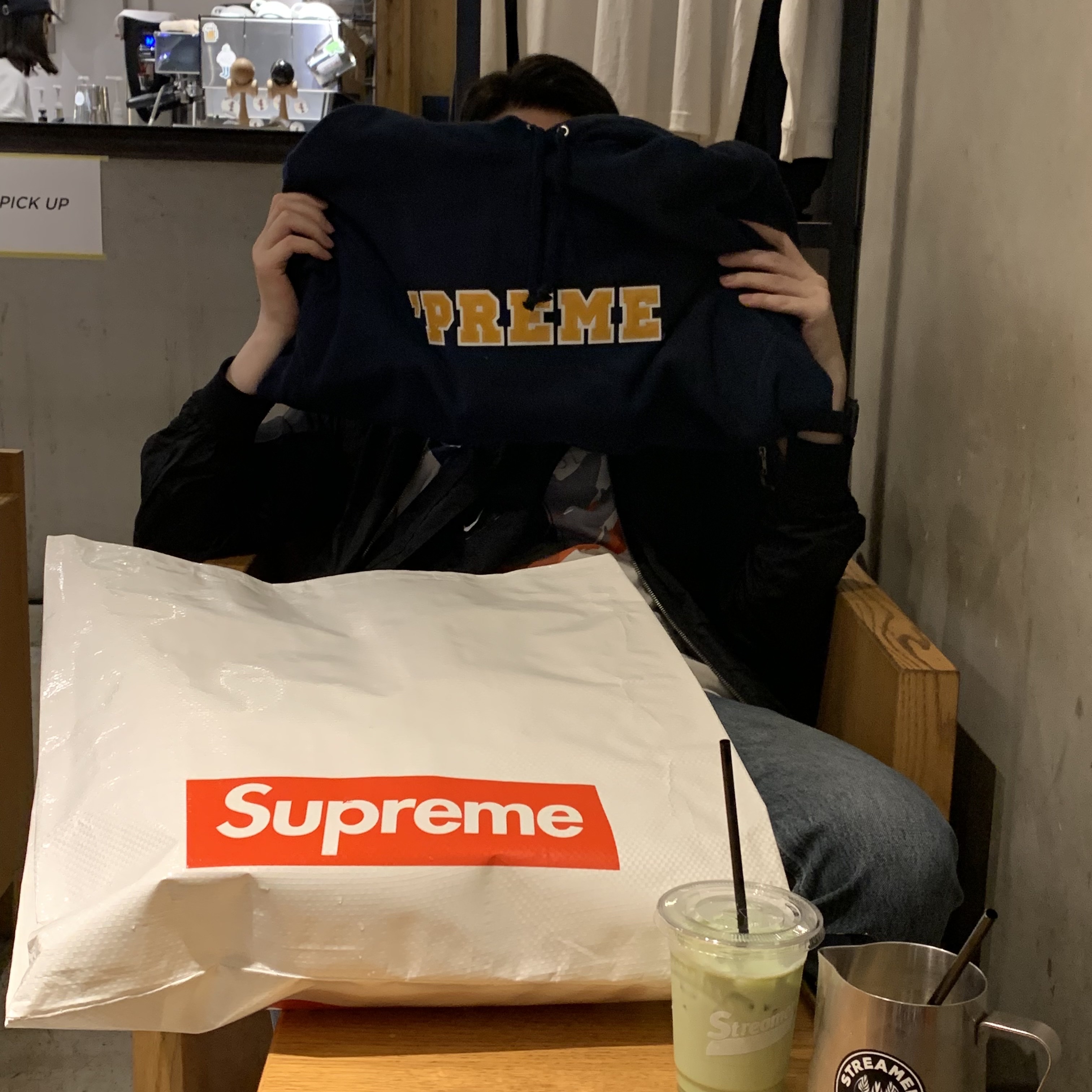 Supreme Preme Hooded Sweatshirt Navy - 22FW 착용 스타일