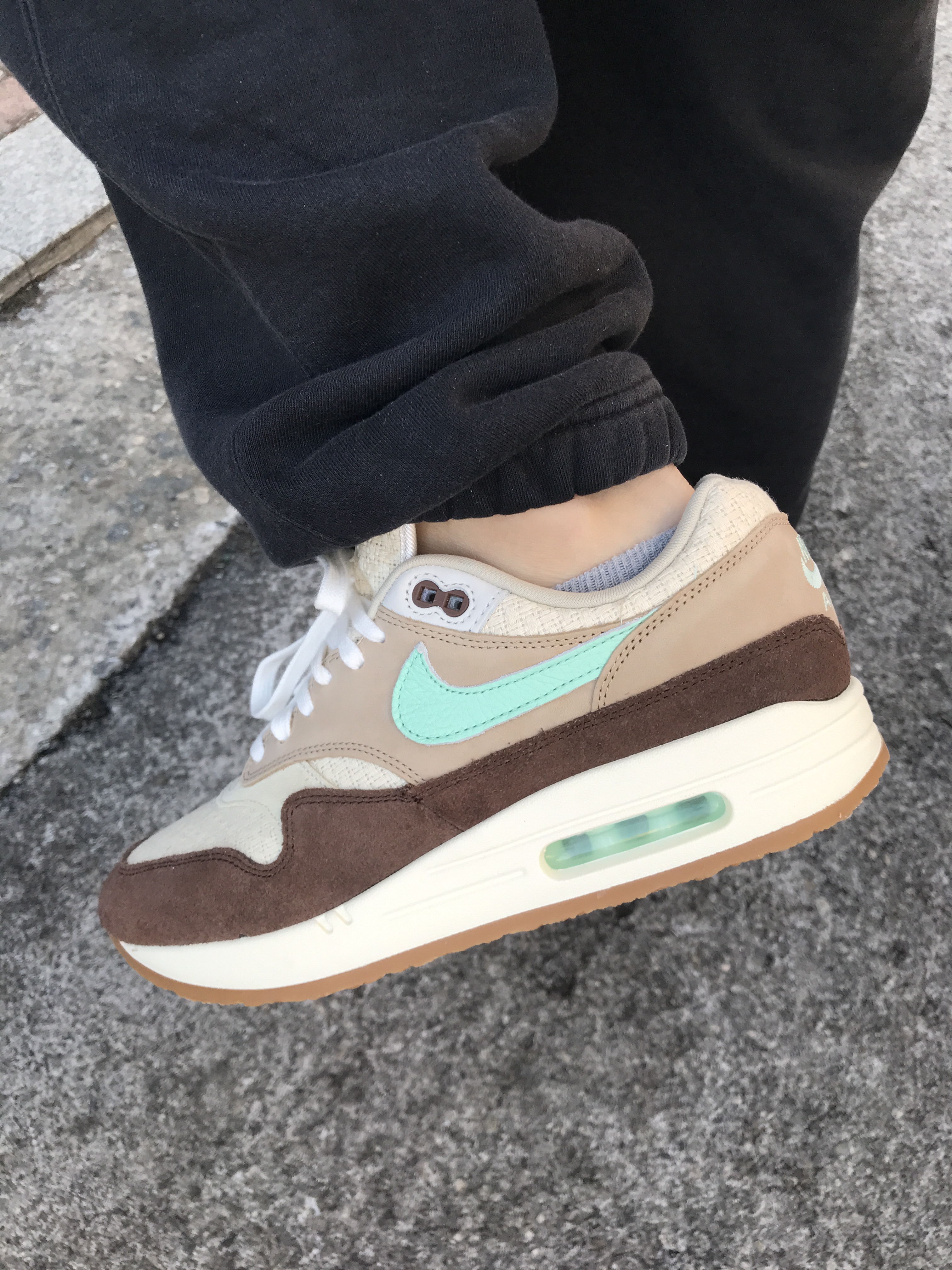 Nike Air Max 1 Premium Crepe Hemp 착용 스타일 - 1