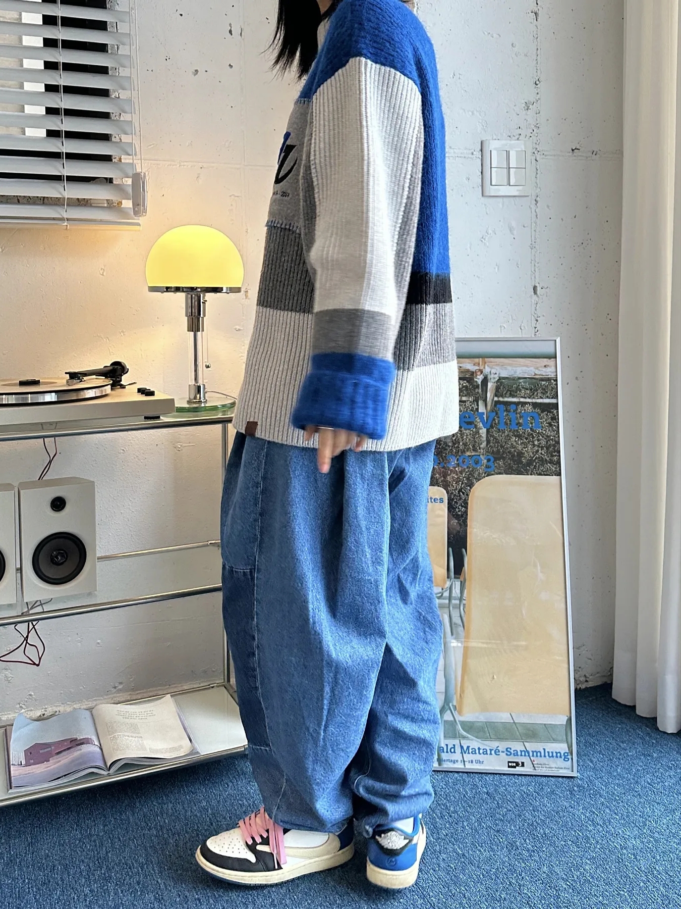 Zara x Ader Error Patchwork Oversize Knit Sweater Multicolor, Zara x Ader Error Barrel Leg Jeans Blue 착용 스타일 - 2