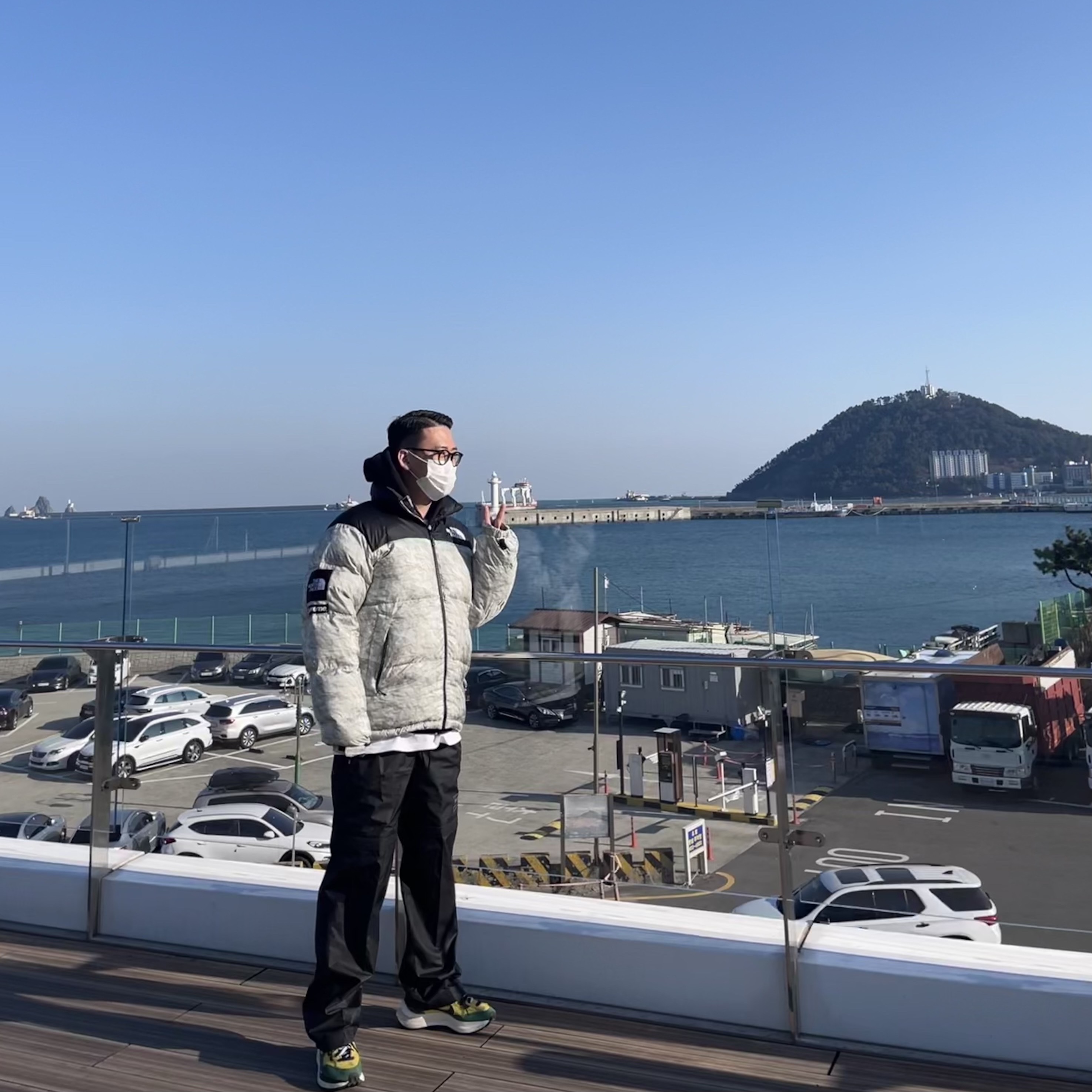 Supreme x The North Face Paper Print Nuptse Jacket - 19FW, Nike x Sacai VaporWaffle Tour Yellow & Gorge Green Sail 착용 스타일 - 1