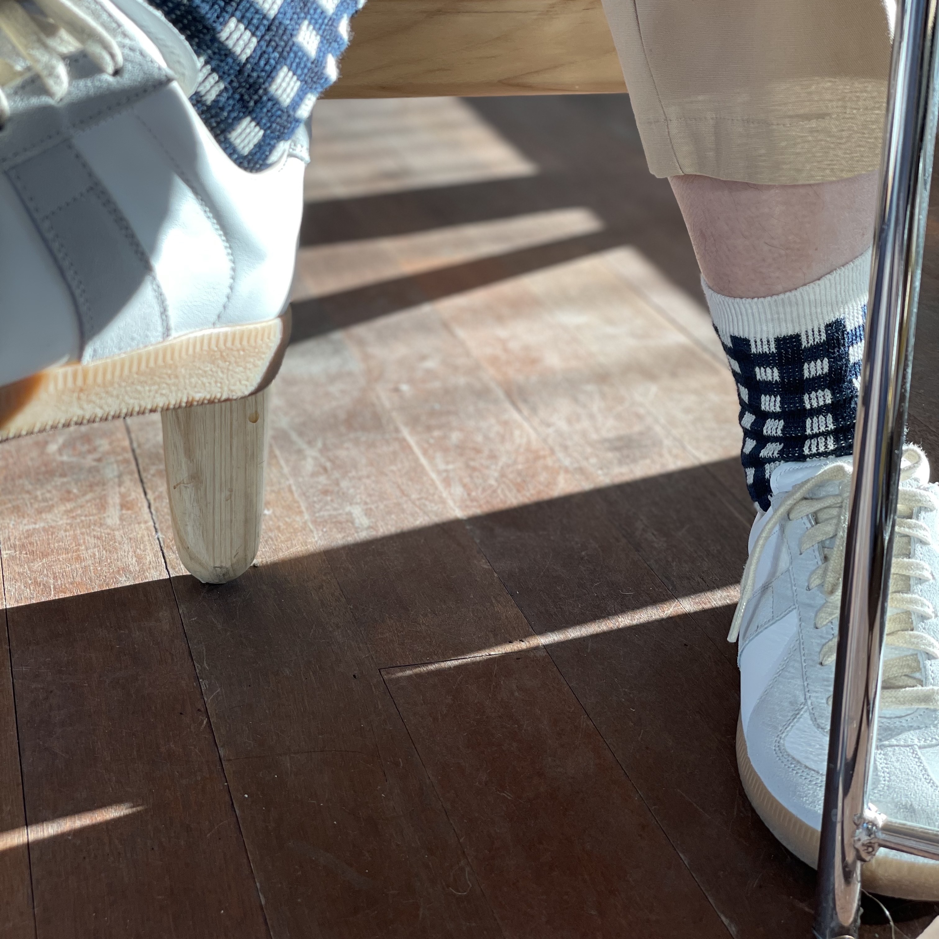 (W) Maison Margiela Calfskin Replica Sneakers White 착용 스타일