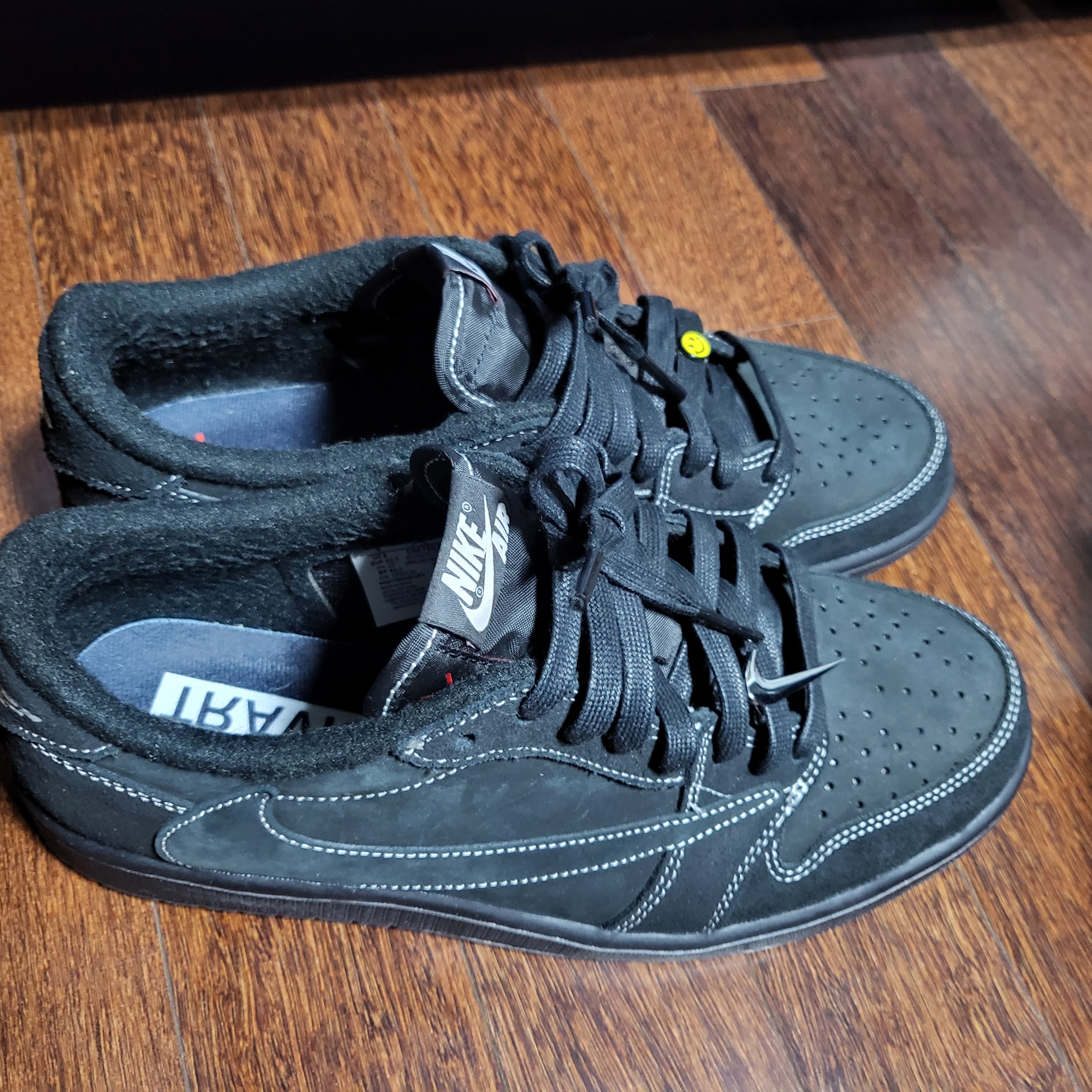 Jordan 1 x Travis Scott Retro Low OG SP Black Phantom 착용 스타일 - 2