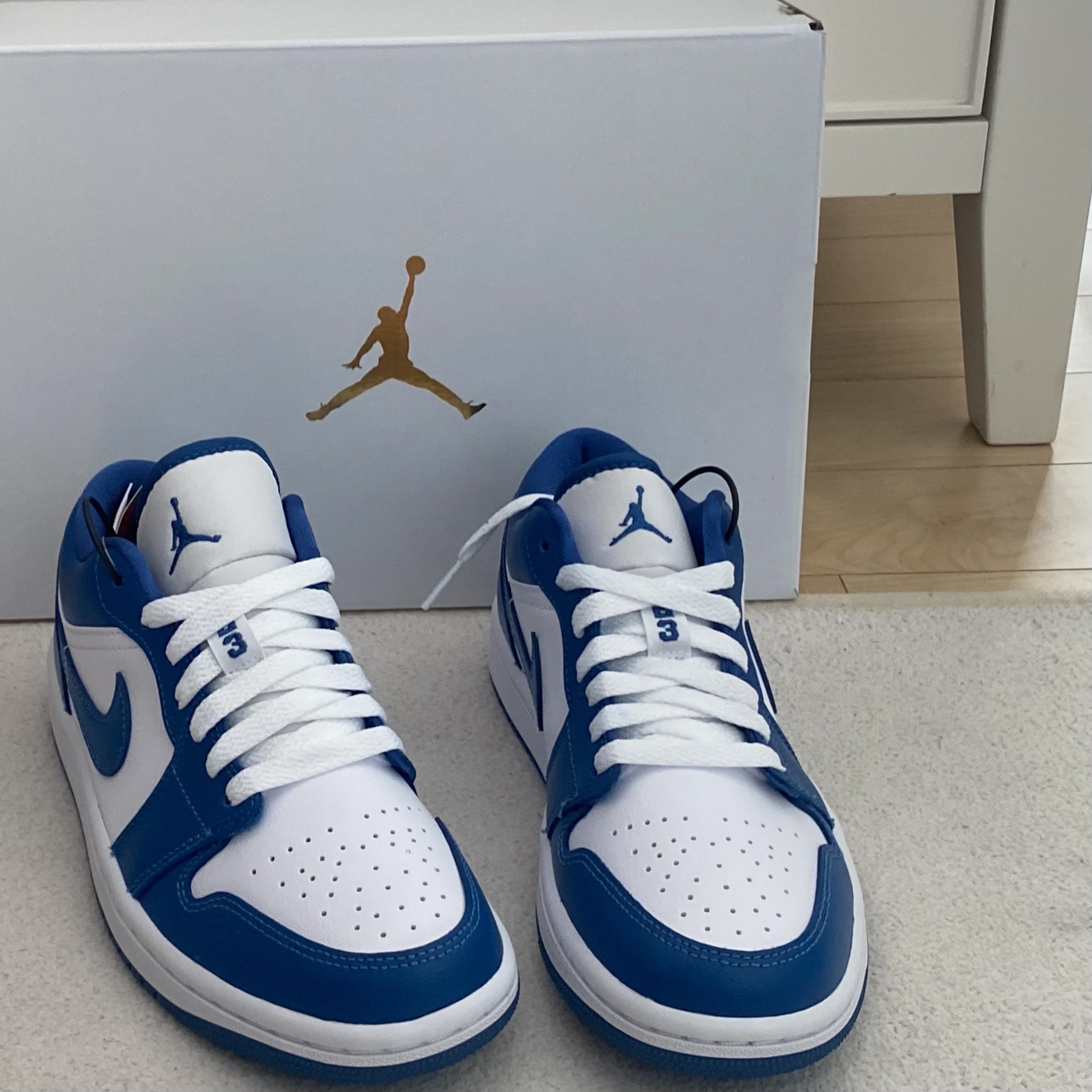 (W) Jordan 1 Low White Dark Marina Blue 착용 스타일 - 2