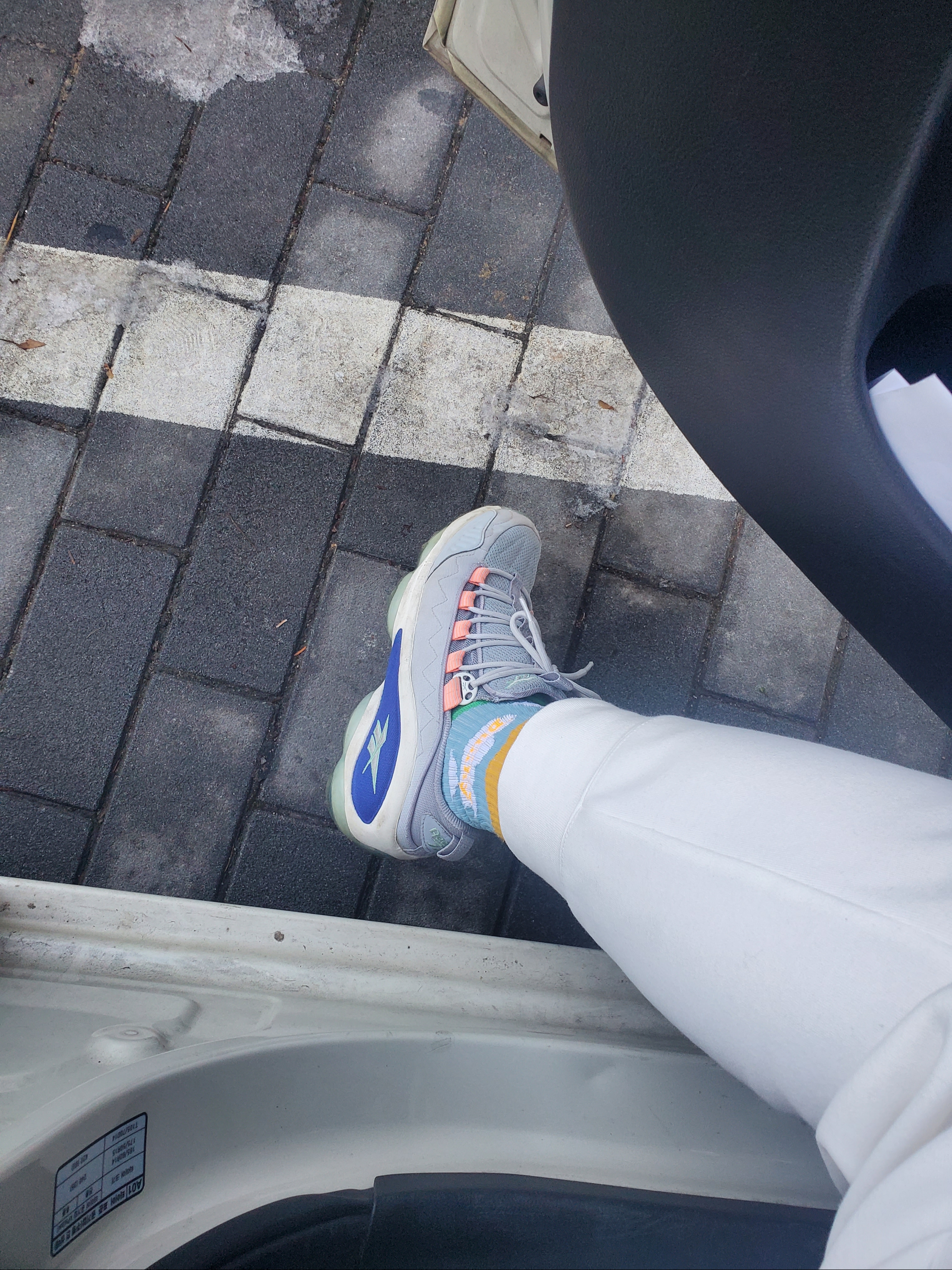 Reebok DMX Run 10 Blue Cherry 착용 스타일