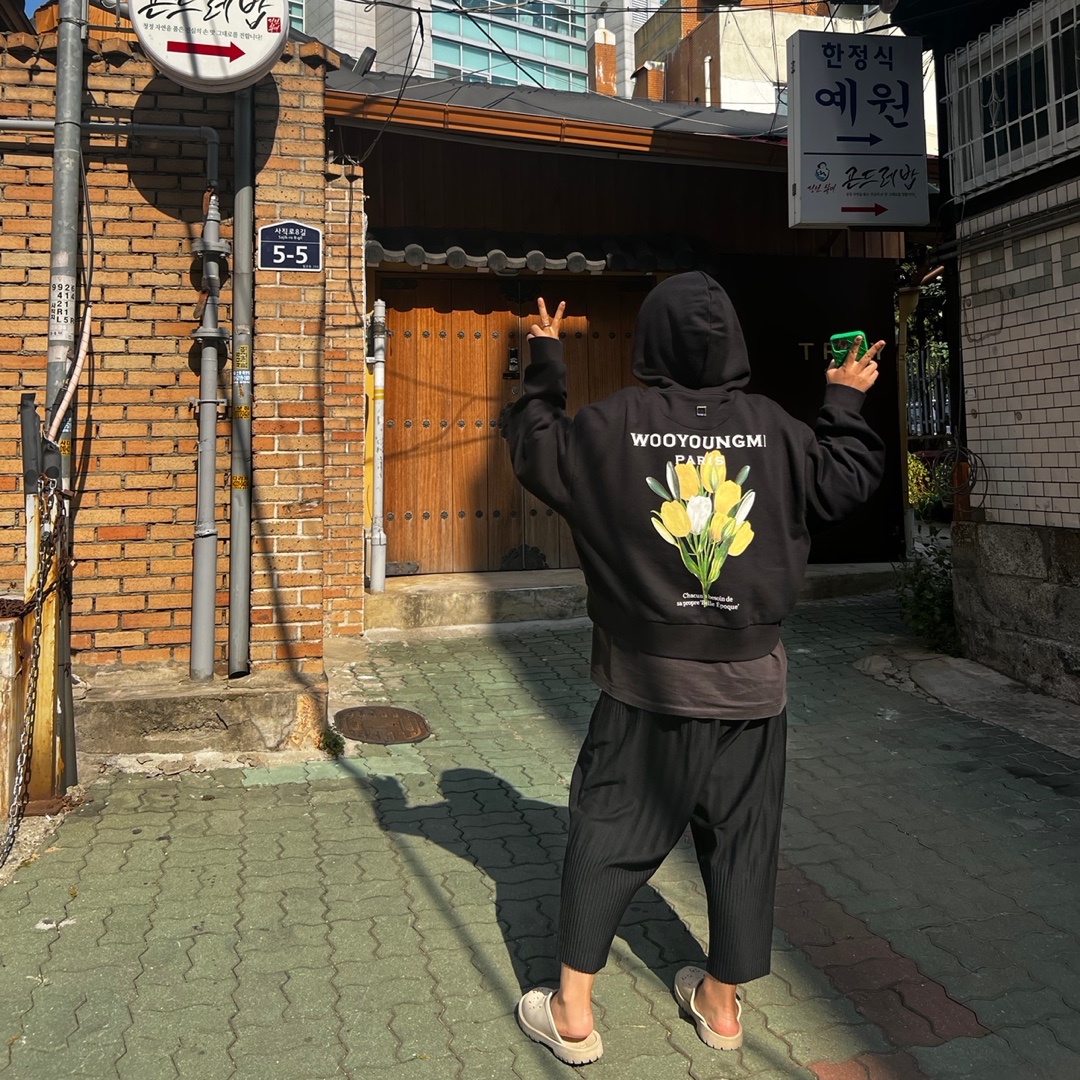 Wooyoungmi Flower Print Back Logo Hoodie Black - 22SS 착용 스타일