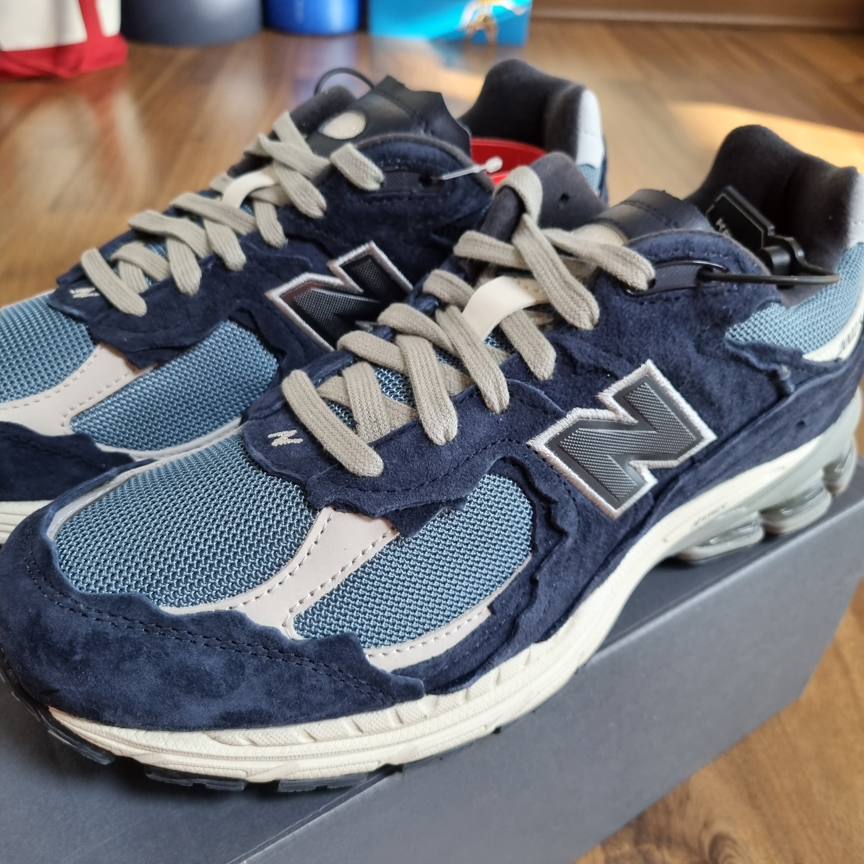 New Balance 2002R Protection Pack Dark Navy 착용 스타일 - 1