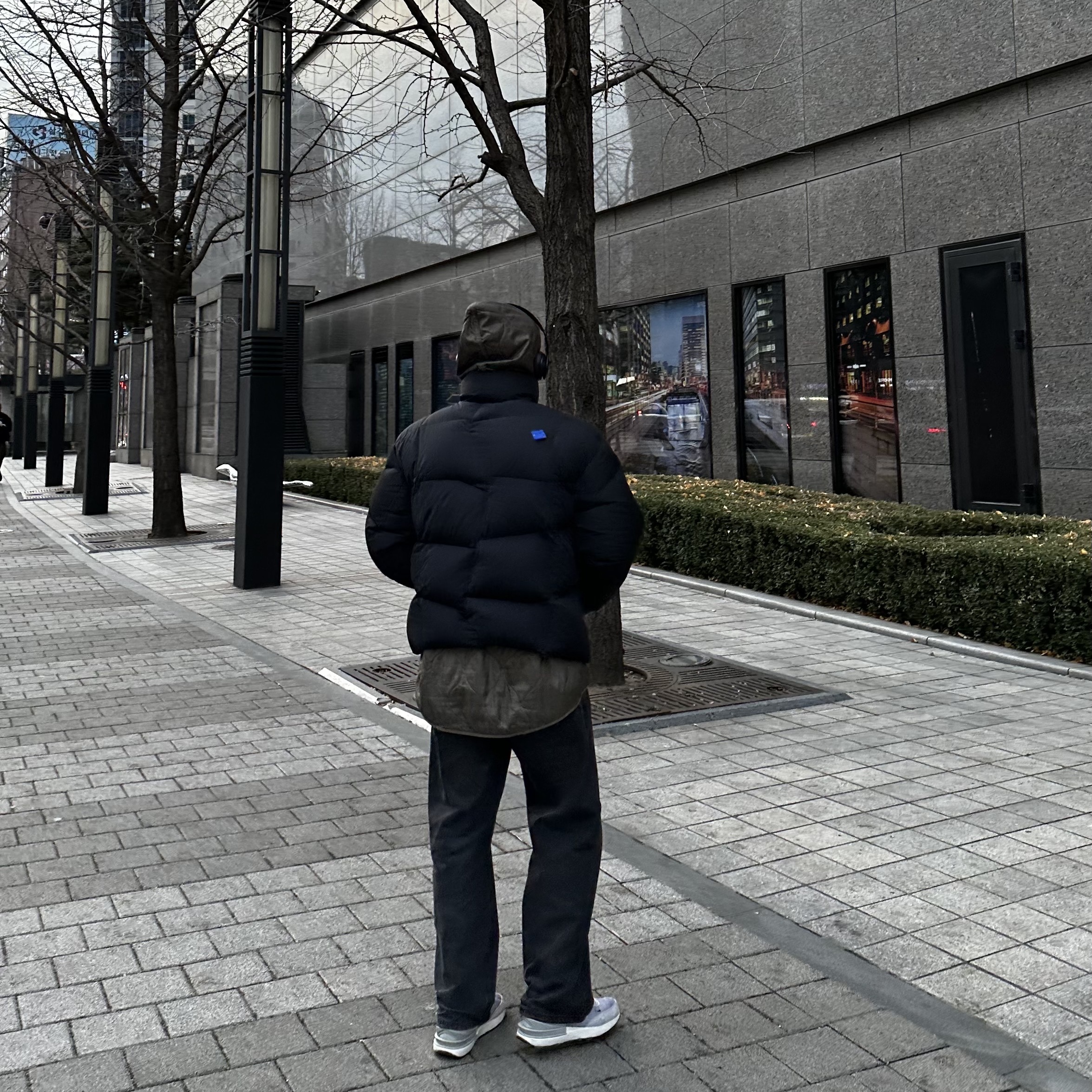 Zara x Ader Error Puffer Jacket Black 착용 스타일 - 3
