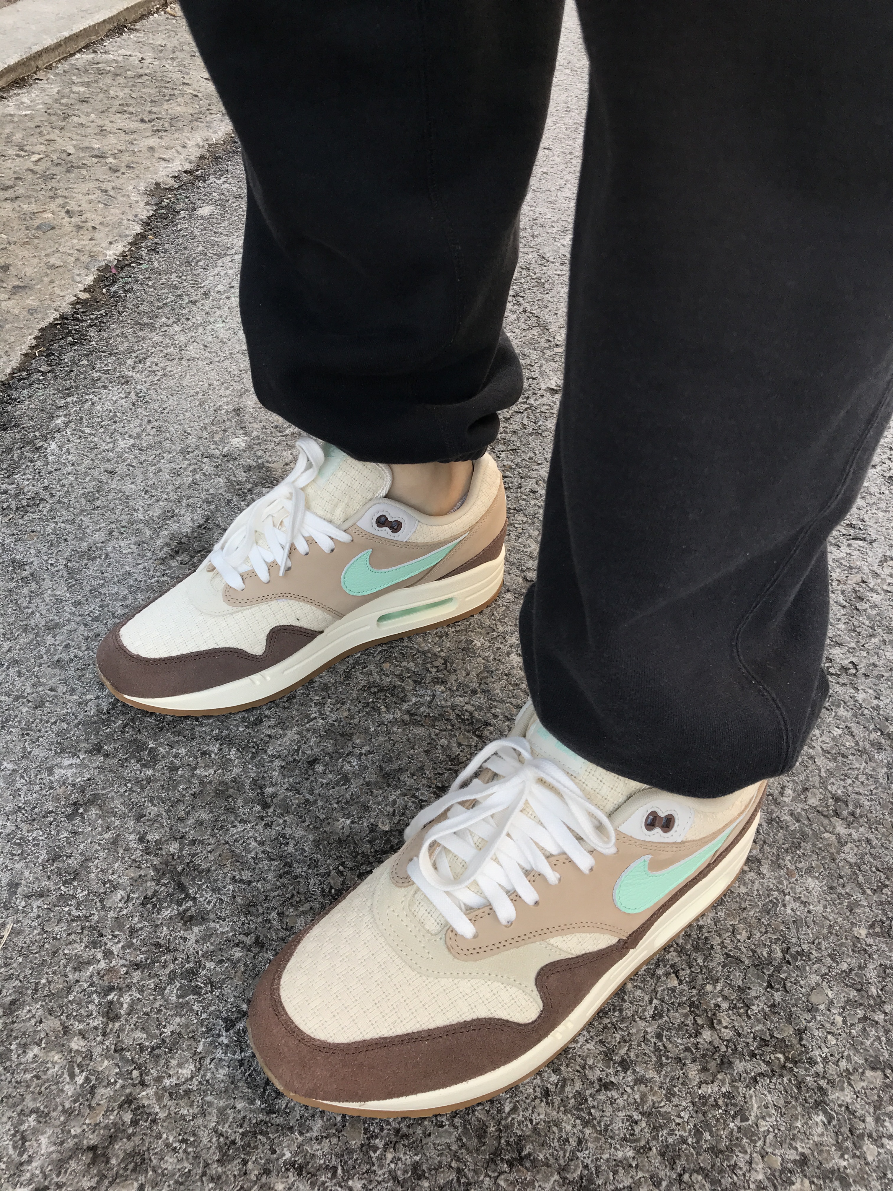 Nike Air Max 1 Premium Crepe Hemp 착용 스타일 - 3