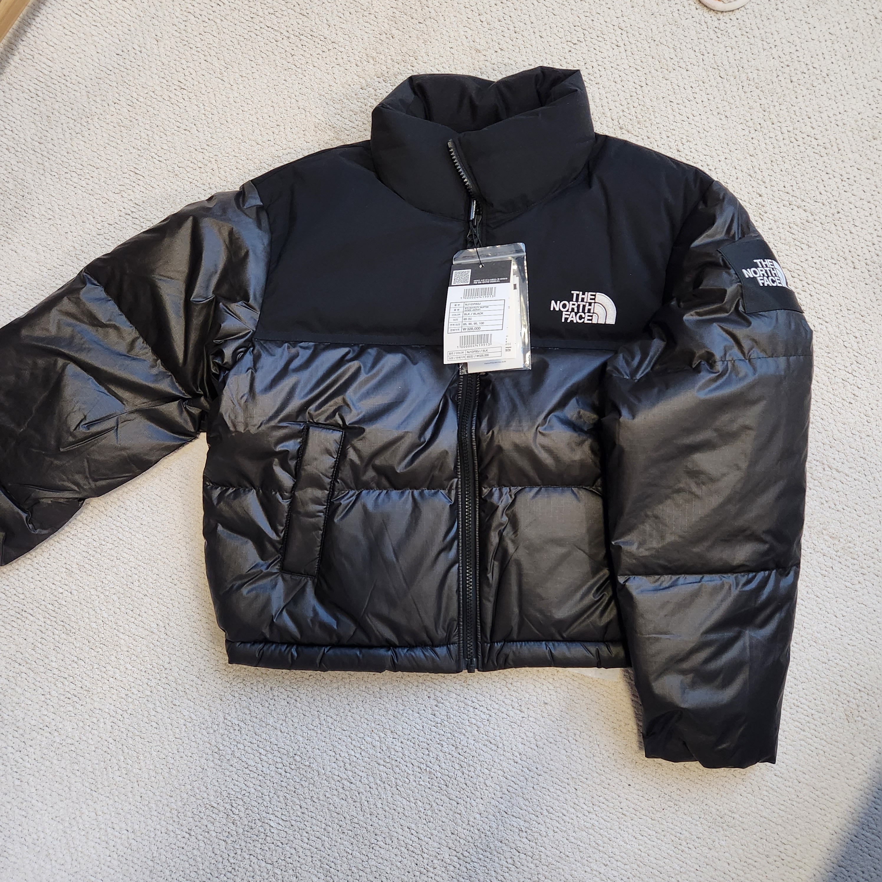 (W) The North Face White Label Novelty Nuptse Down Jacket Black 착용 스타일 - 1