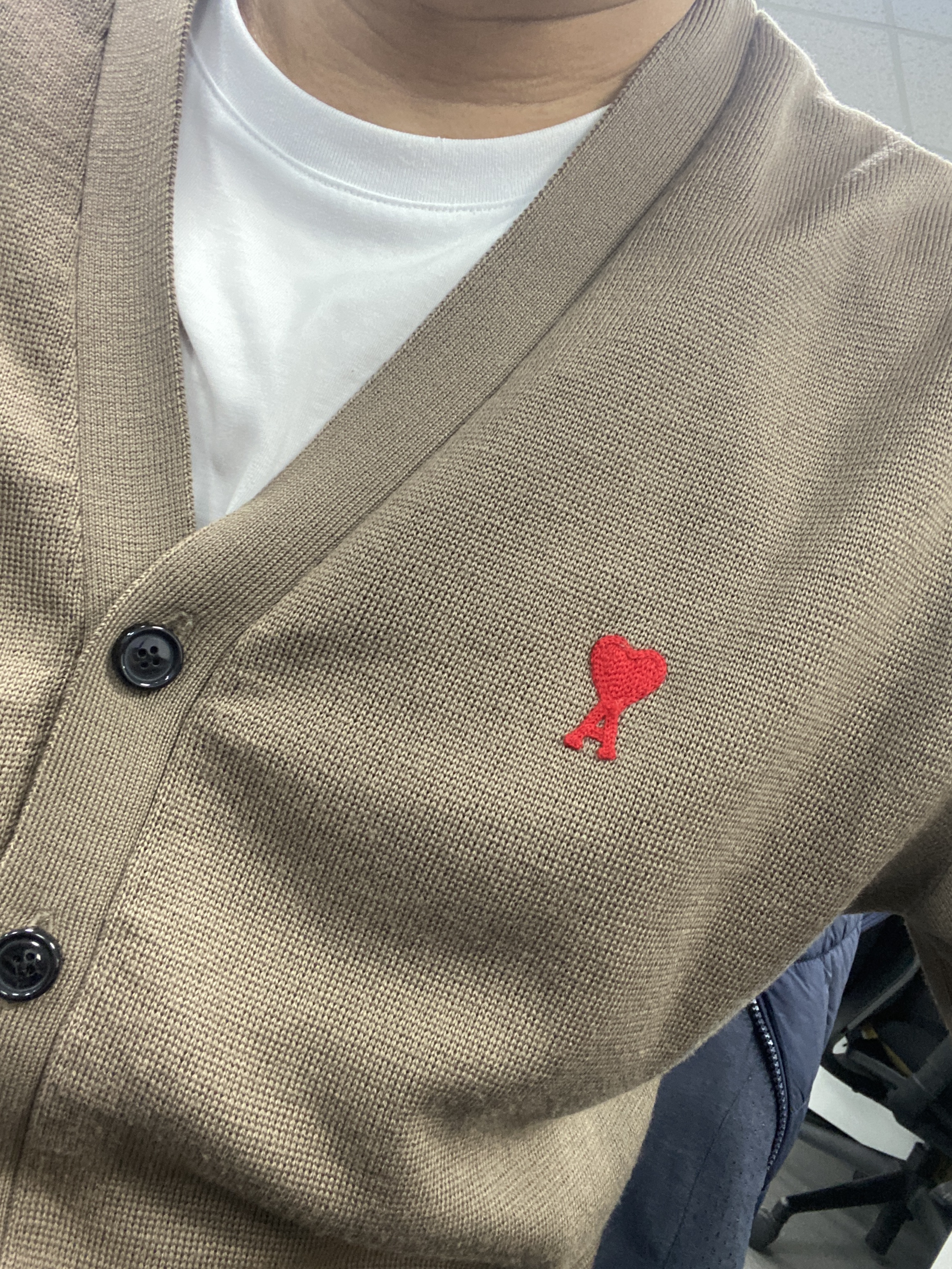 AMI de Coeur Wool Cardigan Taupe - 22SS 착용 스타일