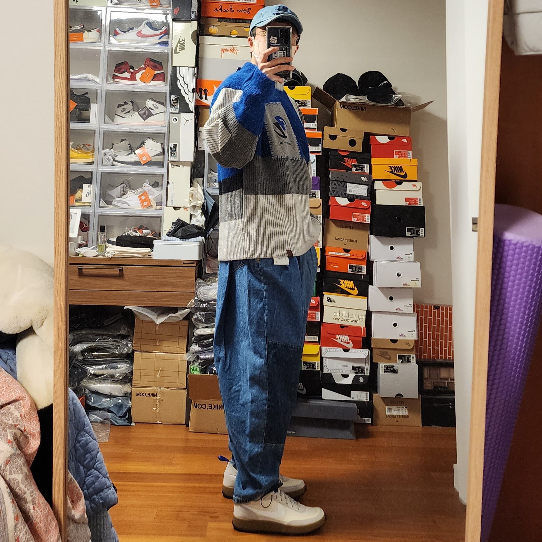 Zara x Ader Error Barrel Leg Jeans Blue, Zara x Ader Error Patchwork Oversize Knit Sweater Multicolor 착용 스타일 - 3