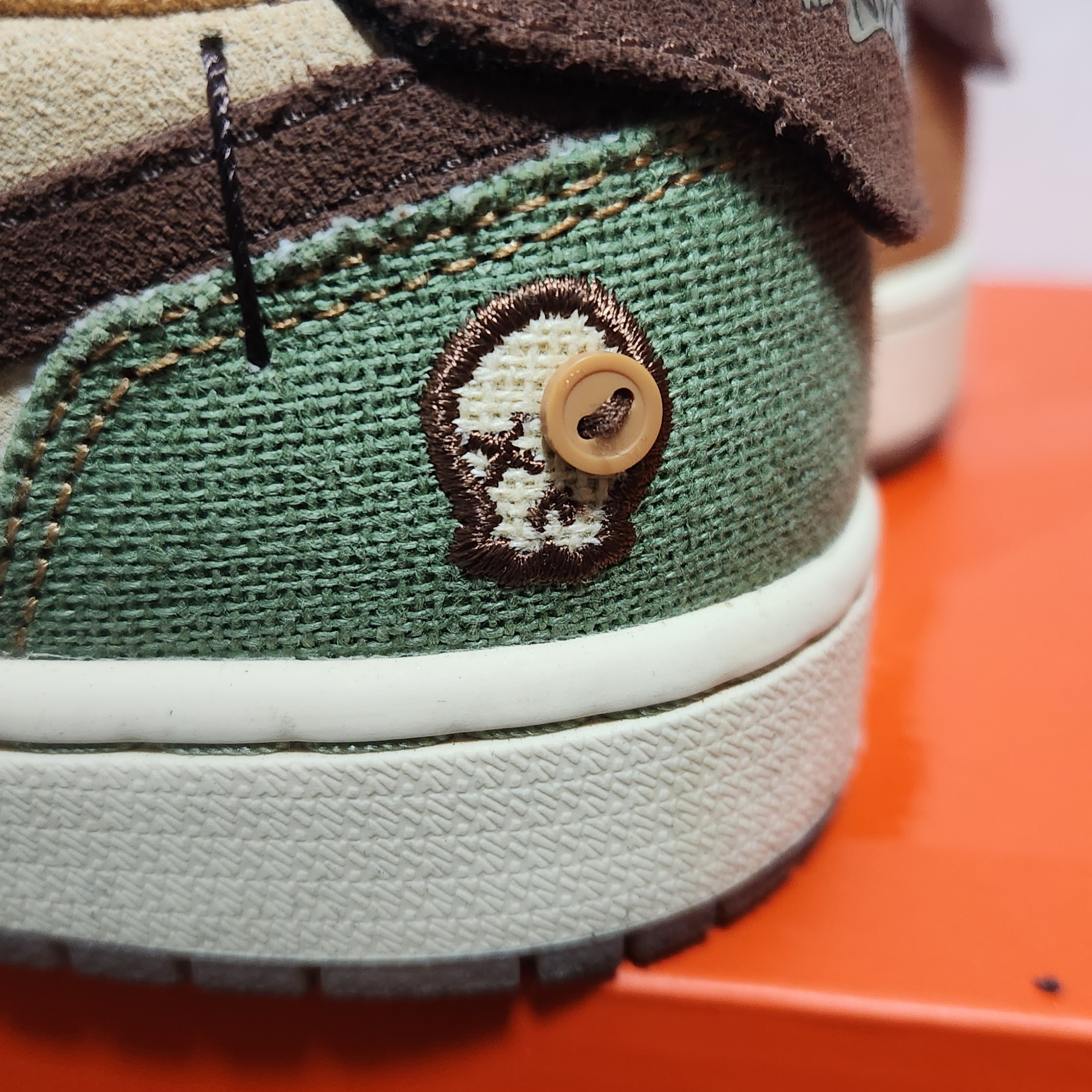 Jordan 1 x Zion Williamson Retro Low OG Flax and Oil Green 착용 스타일