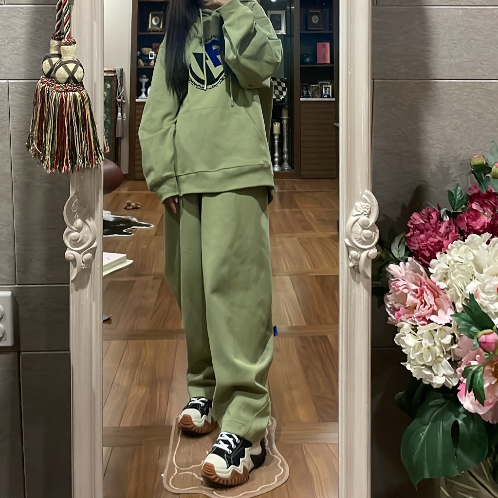Zara x Ader Error Embroidery Hooded Sweatshirt Light Green, Zara x Ader Error Jogger Pants Light Green 착용 스타일 - 2