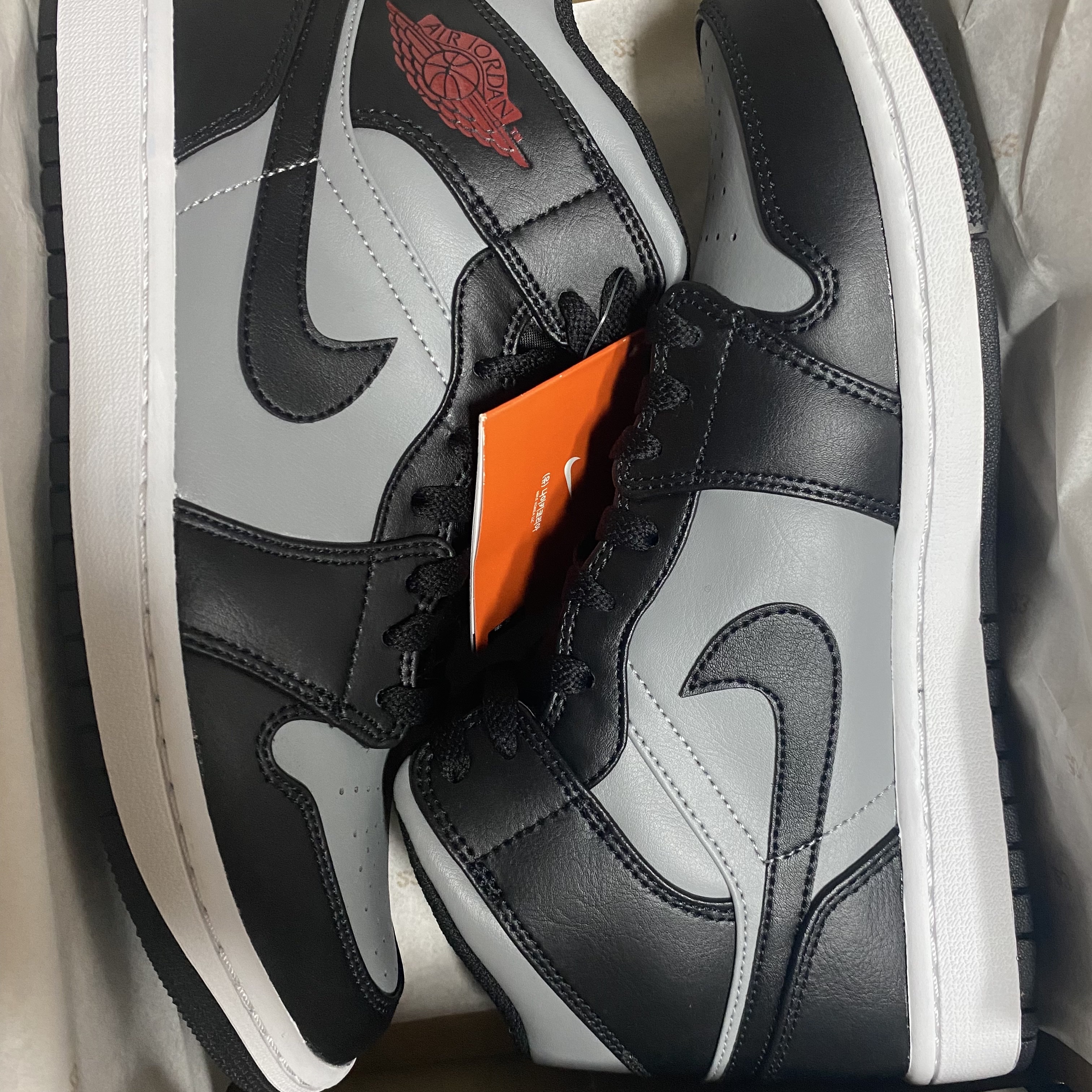 Jordan 1 Mid Shadow 착용 스타일