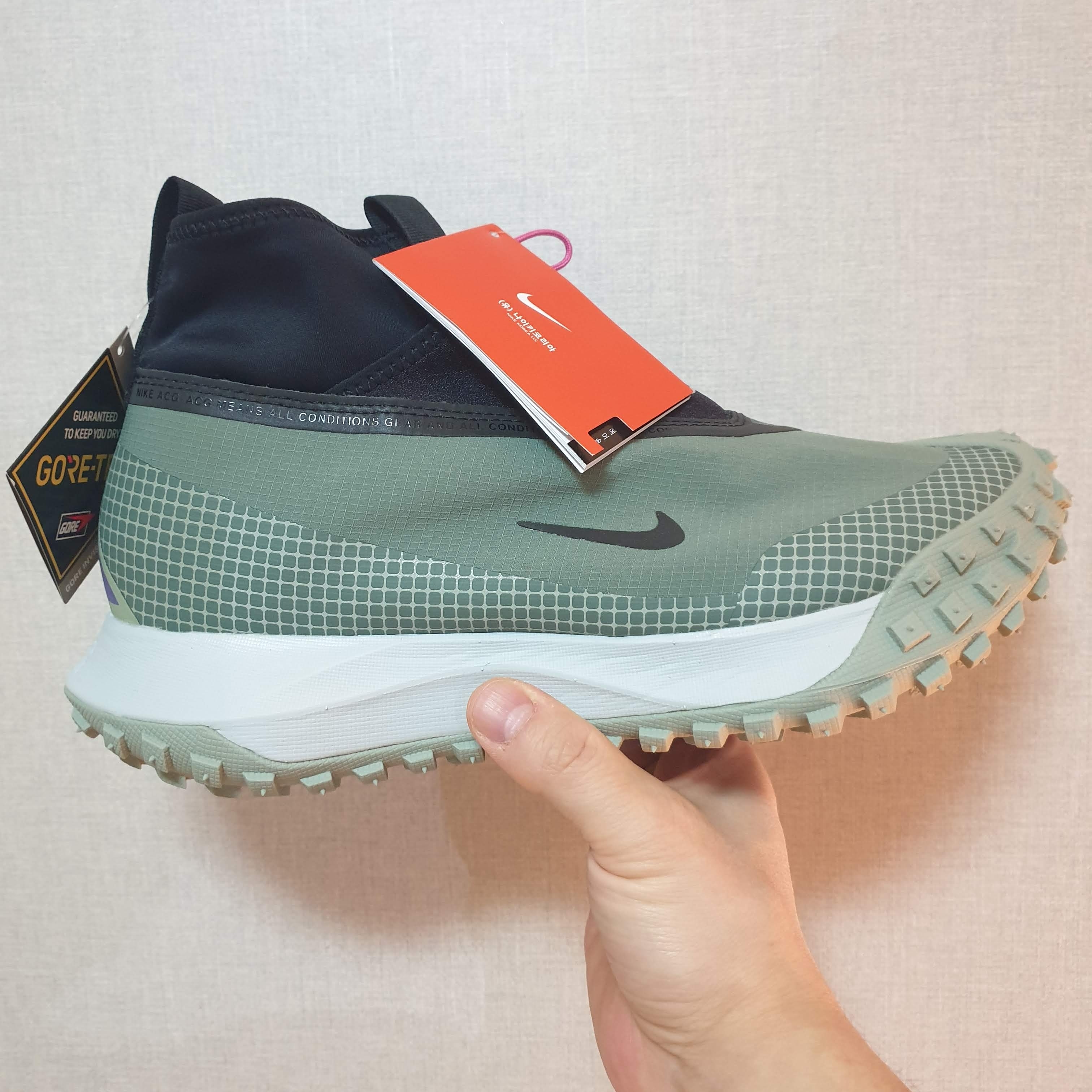 Nike ACG Mountain Fly Gore-Tex Clay Green 착용 스타일 - 1