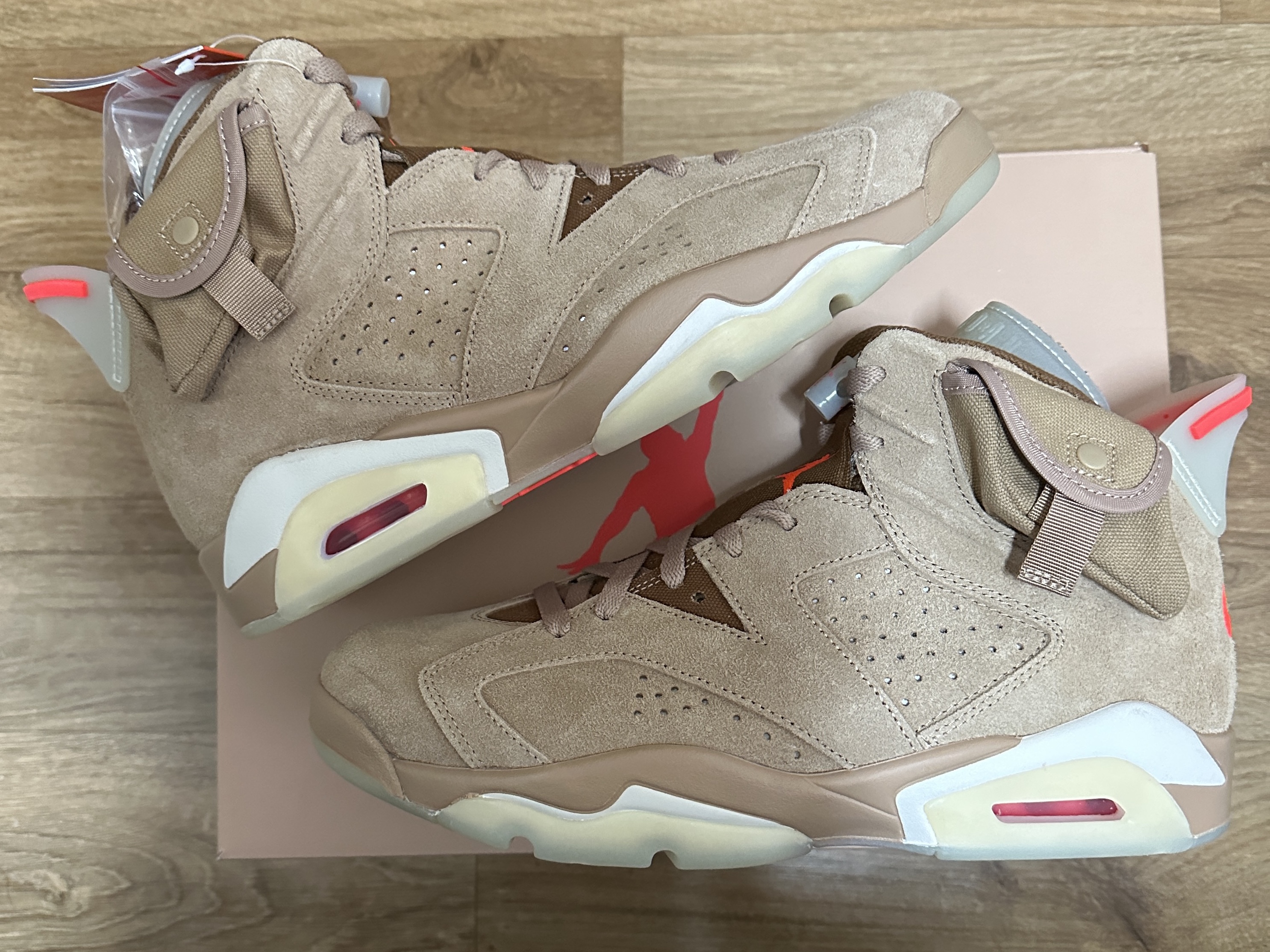 Jordan 6 x Travis Scott Retro SP British Khaki 착용 스타일