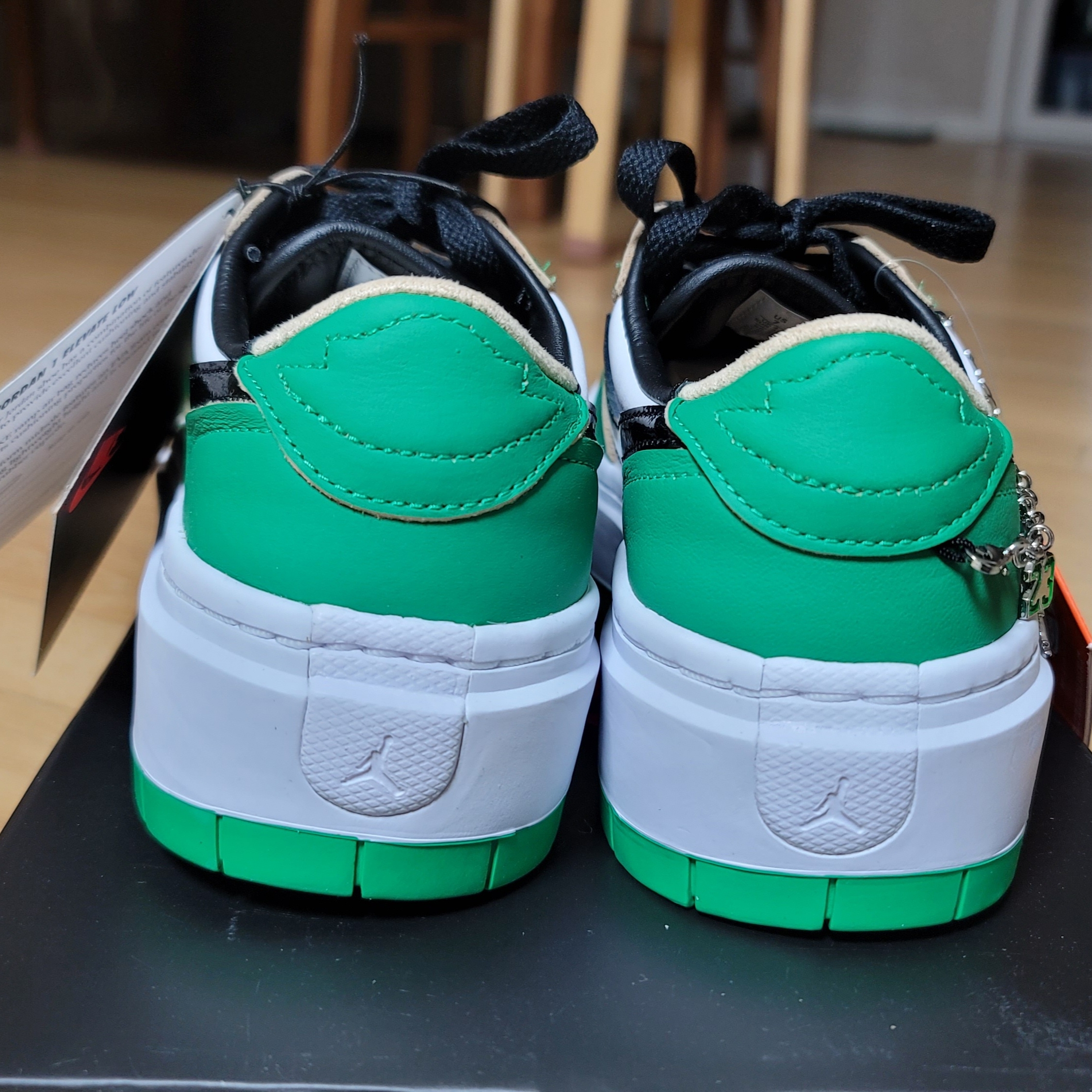 (W) Jordan 1 Elevate Low SE Lucky Green 착용 스타일 - 3