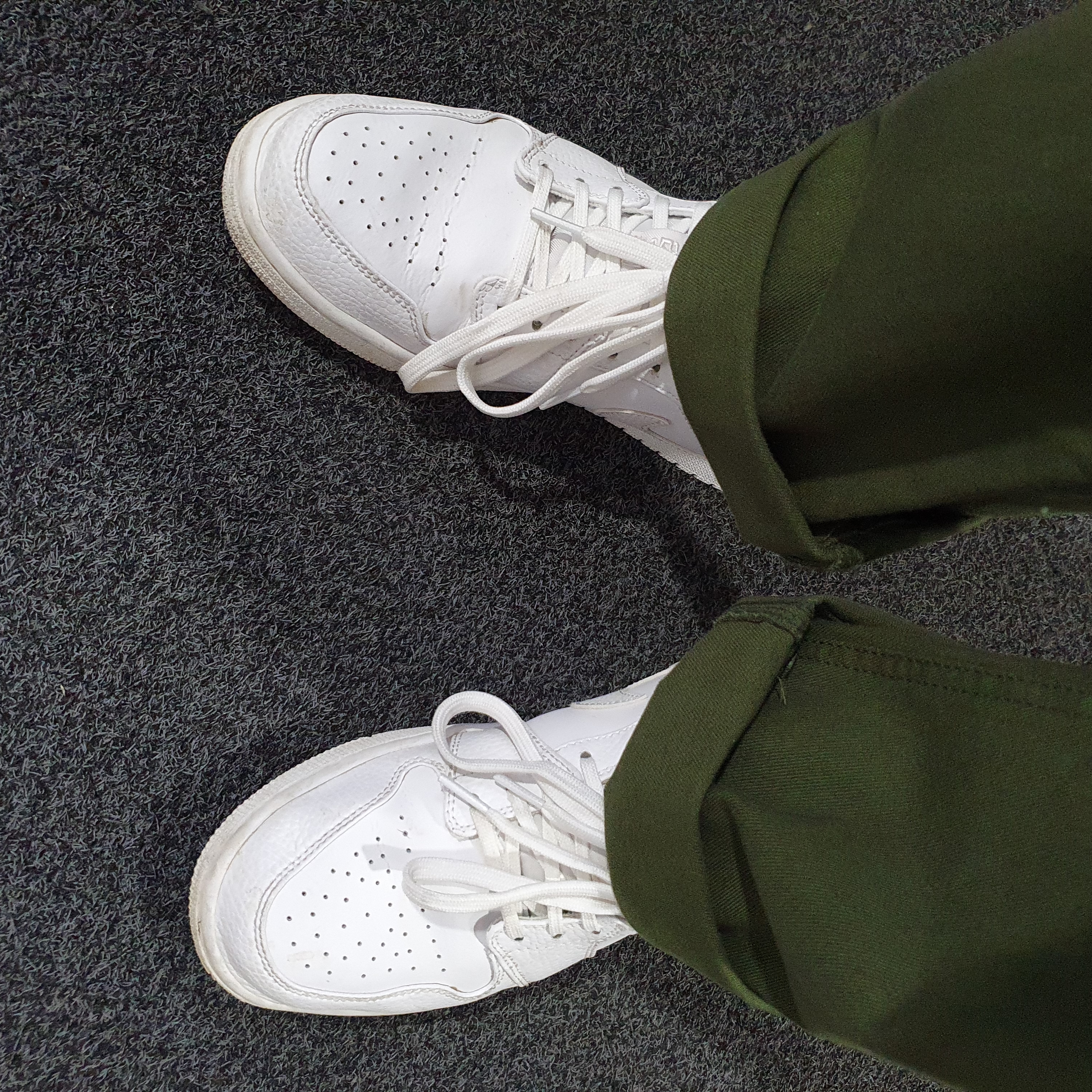 Jordan 1 Low Triple White 착용 스타일