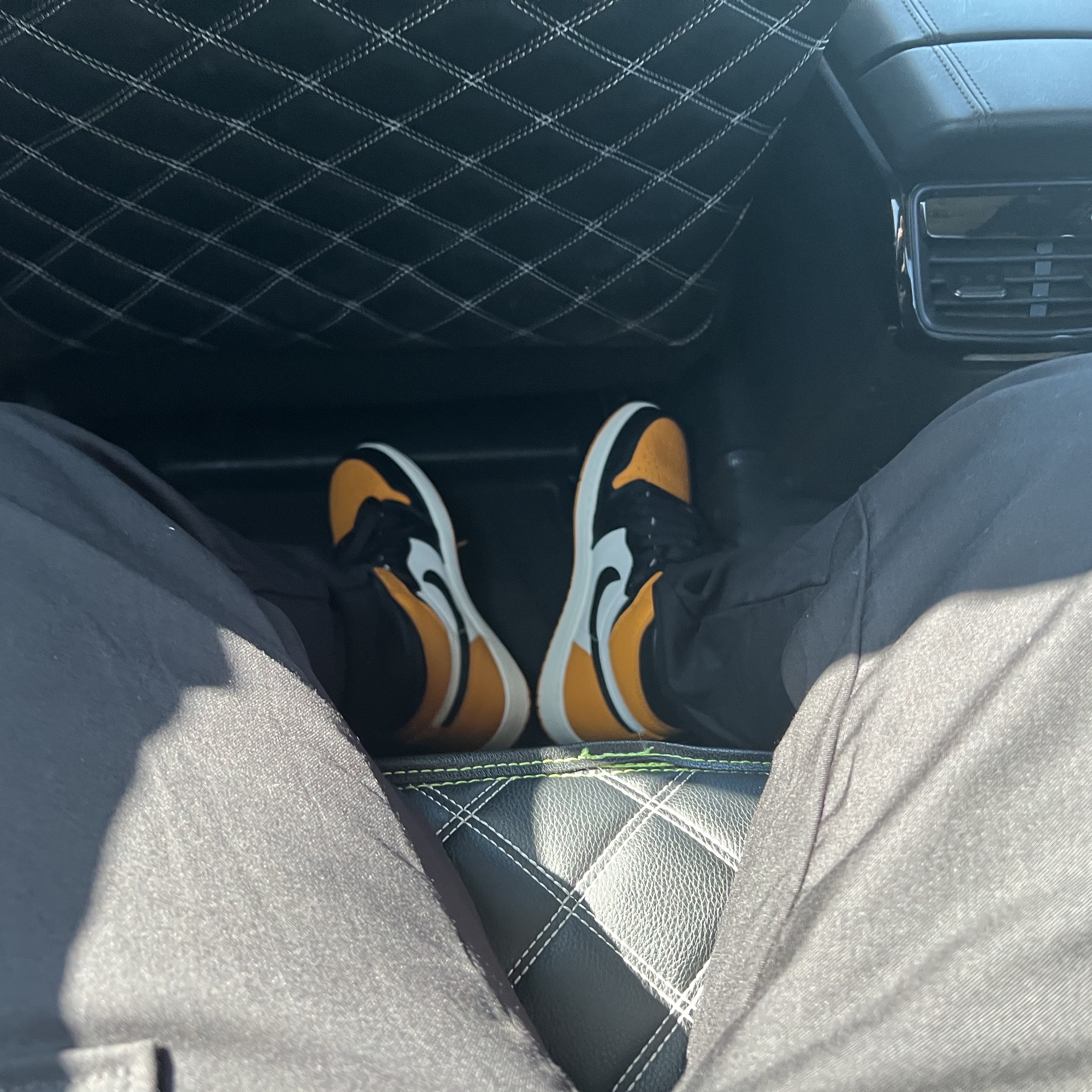 Jordan 1 Retro High OG Taxi 착용 스타일