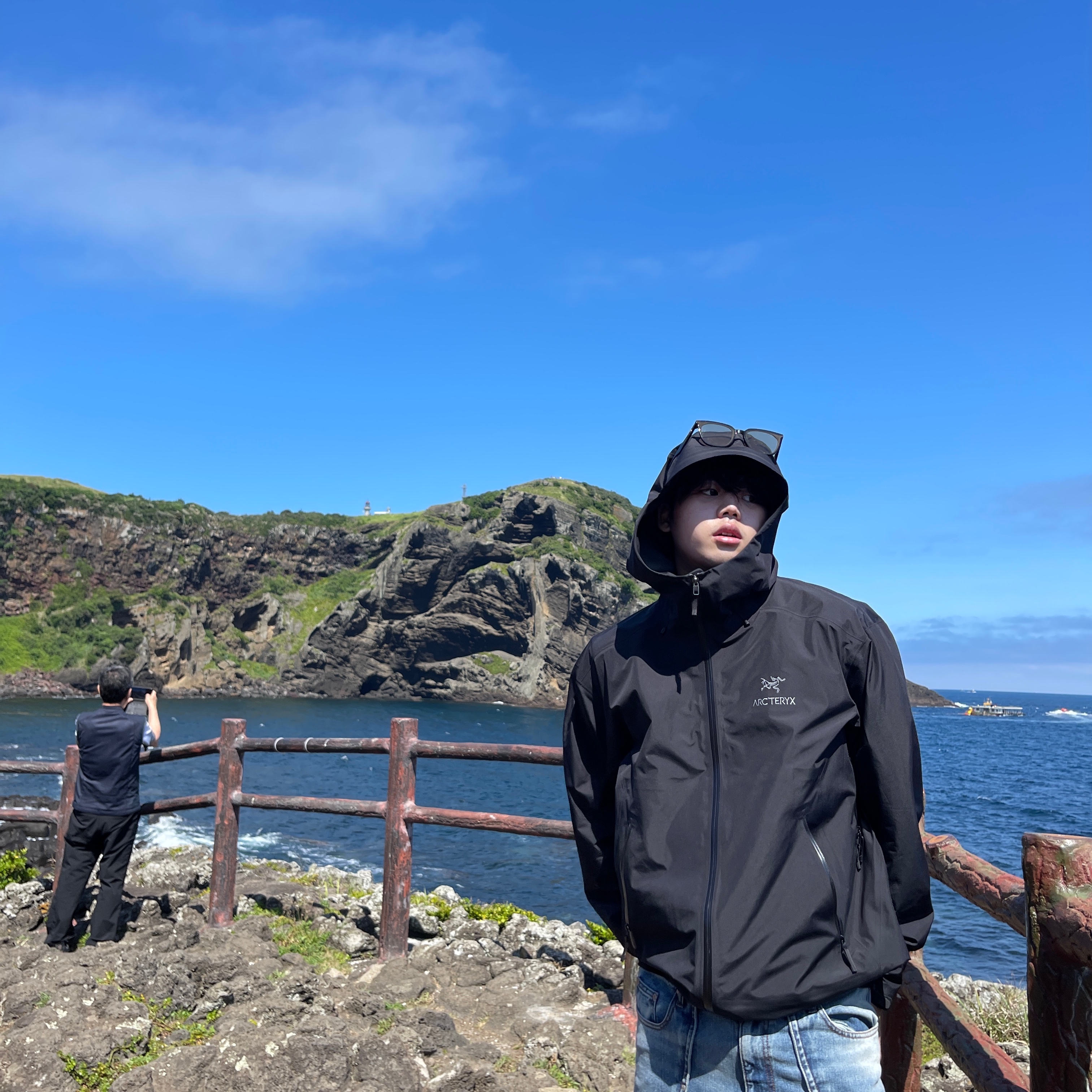 Arc'teryx Beta LT Jacket Black 착용 스타일