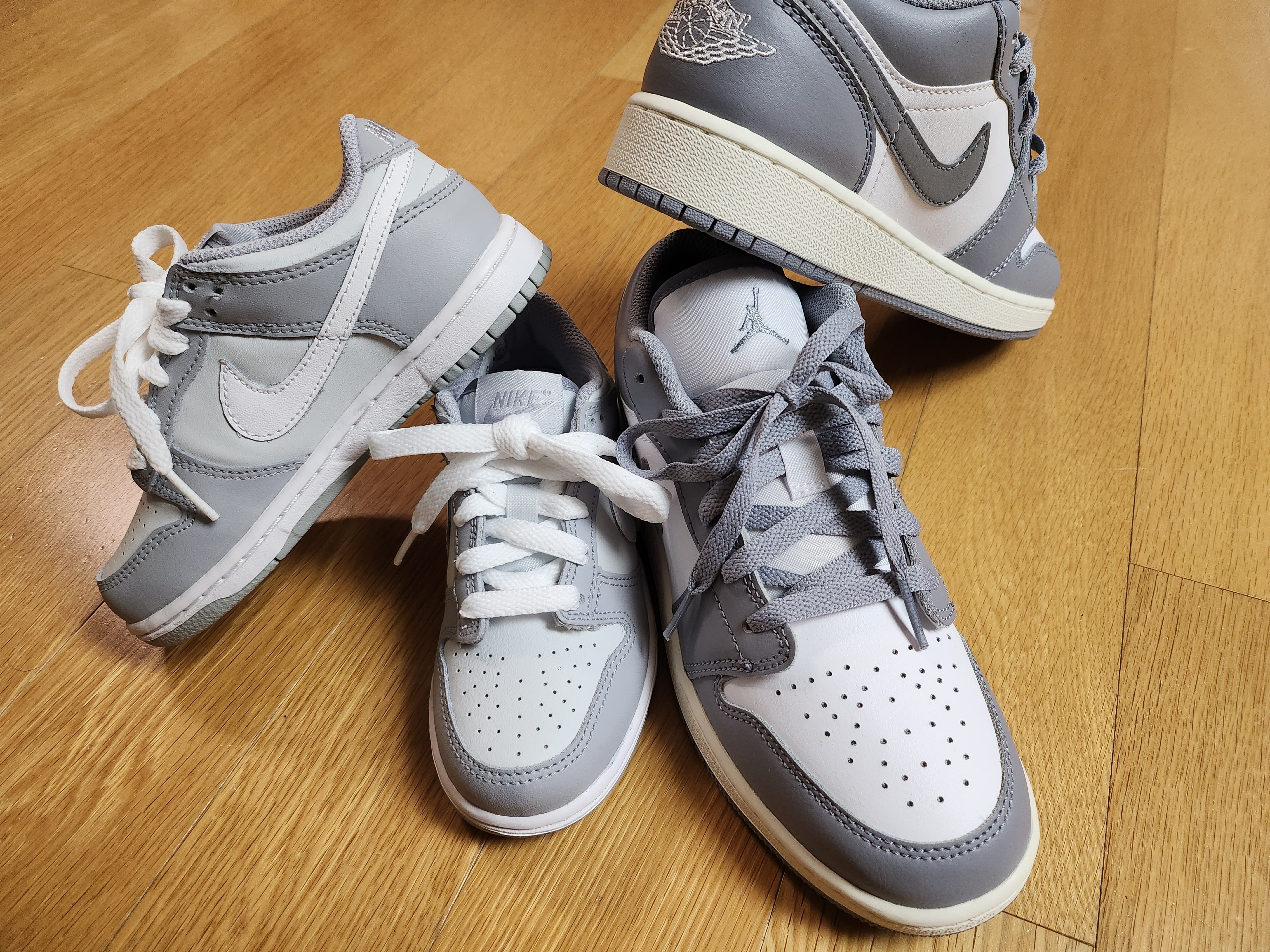 (PS) Nike Dunk Low Wolf Grey, (GS) Jordan 1 Low Stealth and White 착용 스타일
