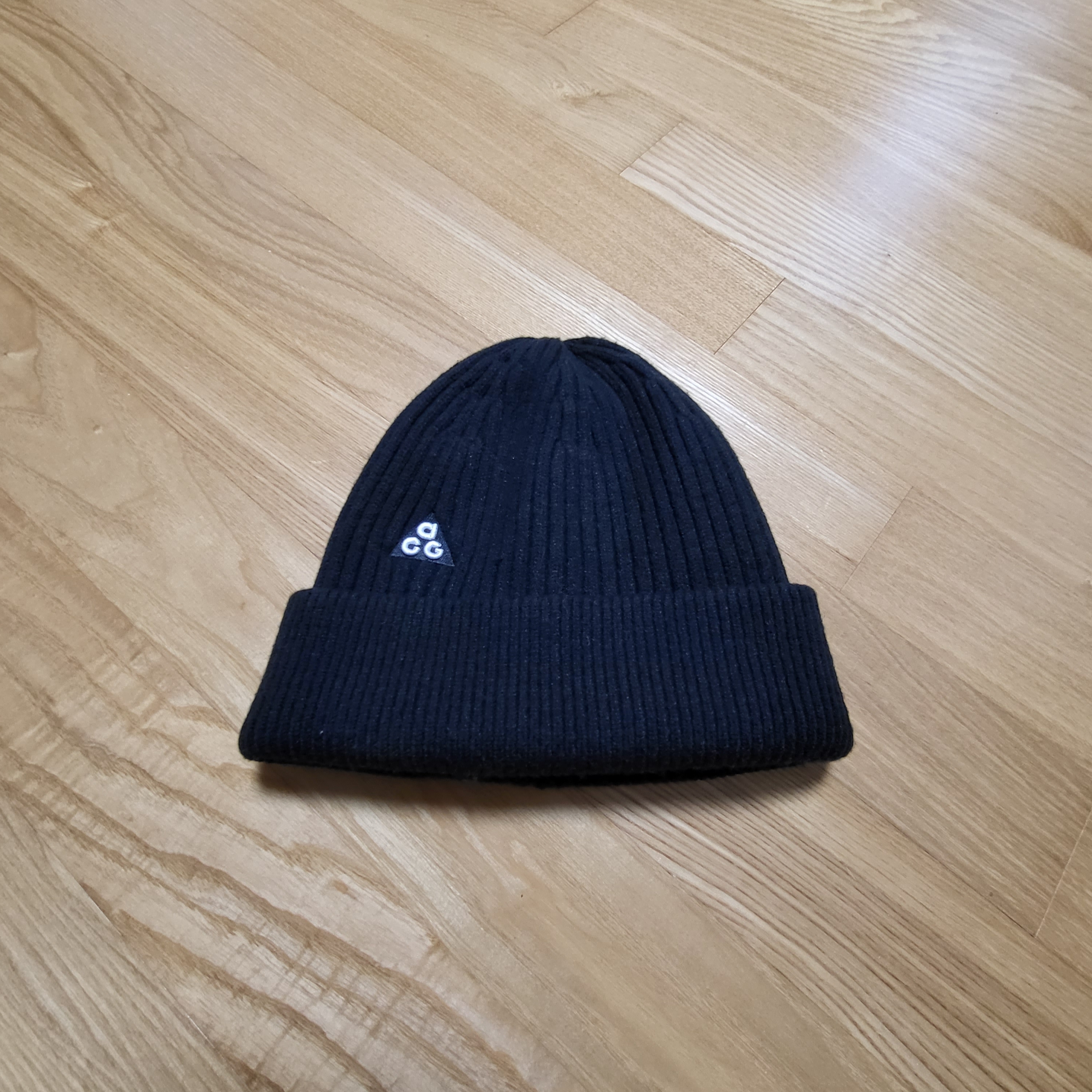 Nike NRG ACG Cuffed Beanie Black 착용 스타일