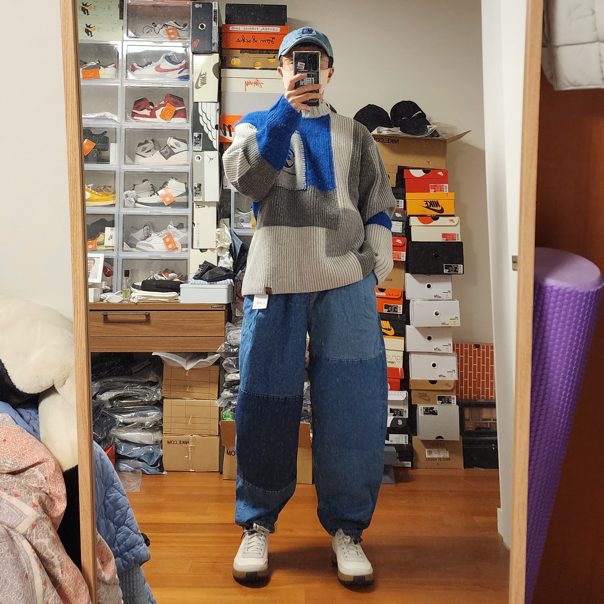 Zara x Ader Error Barrel Leg Jeans Blue, Zara x Ader Error Patchwork Oversize Knit Sweater Multicolor 착용 스타일 - 2