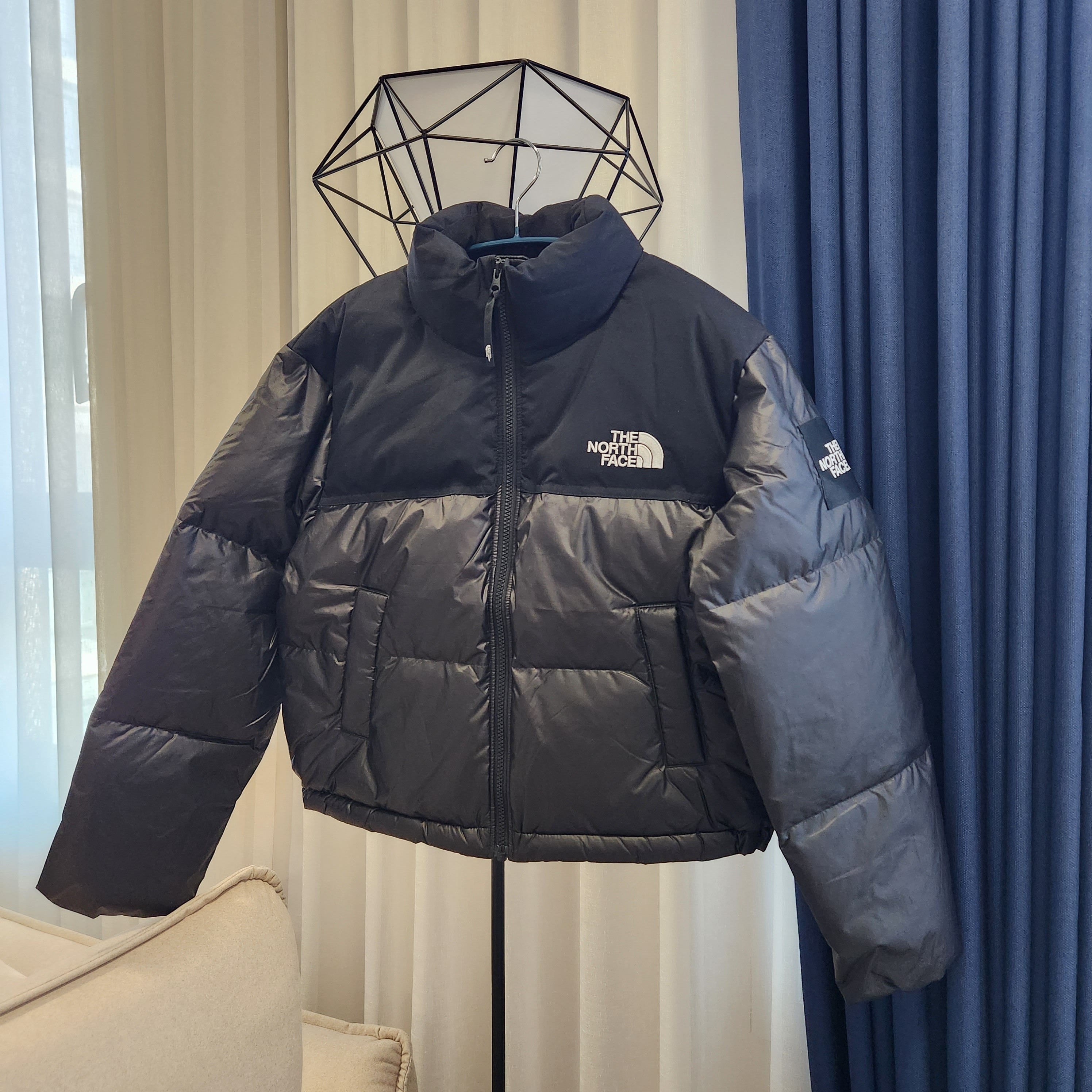 (W) The North Face White Label Novelty Nuptse Down Jacket Black 착용 스타일 - 2