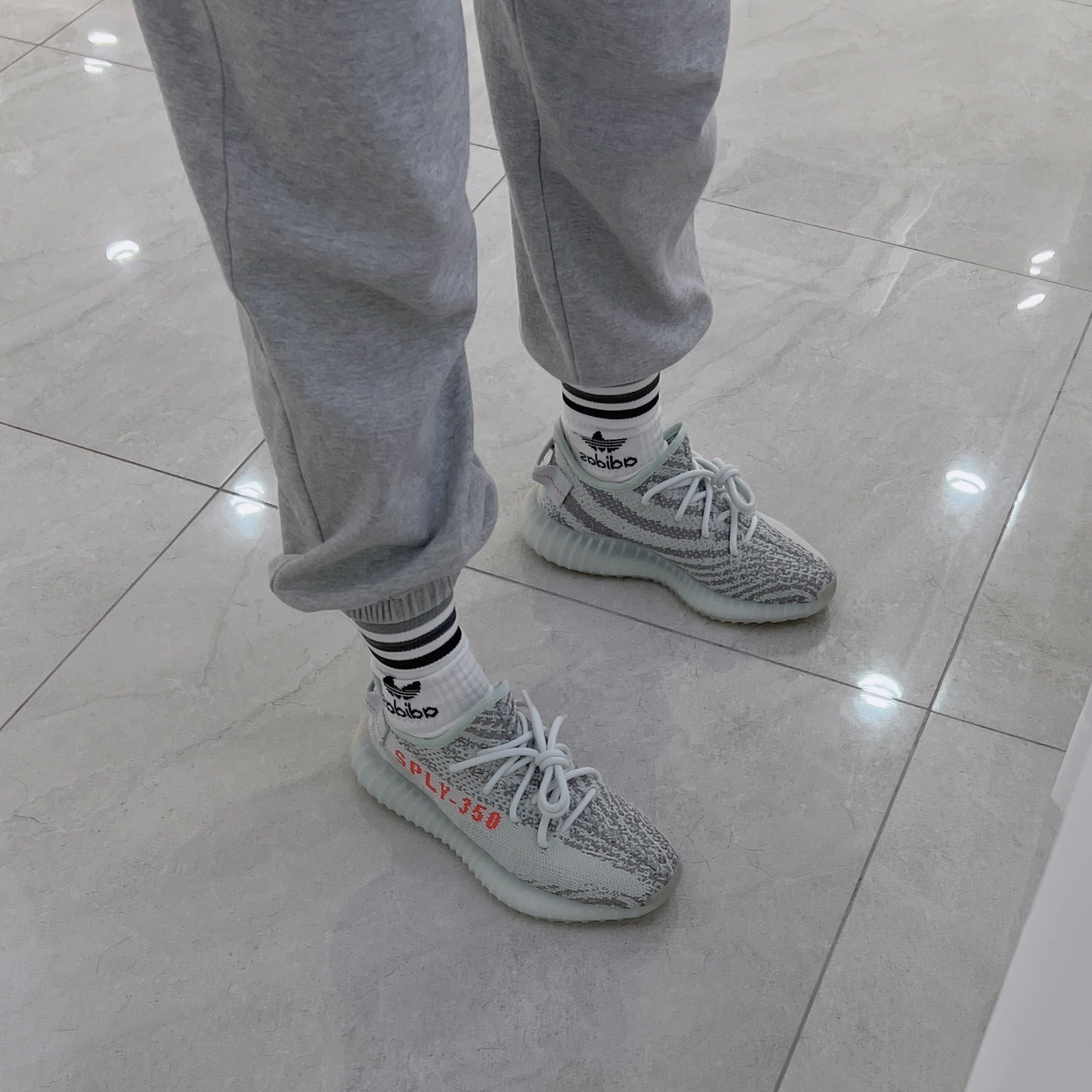 Adidas Yeezy Boost 350 V2 Blue Tint 2017 착용 스타일